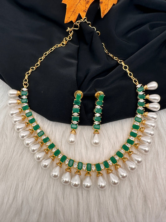 AD Color Stone Pearls Neckline Short Necklace - Green