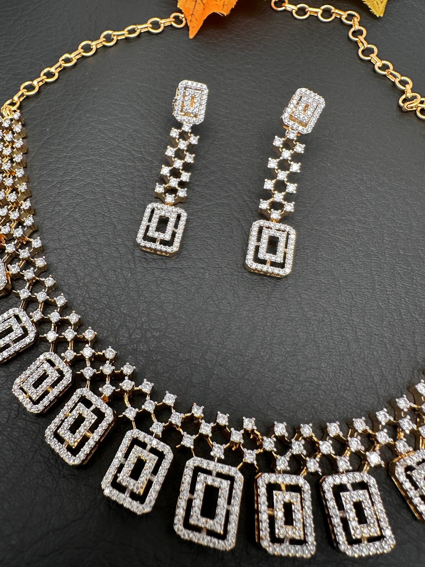 Elegant Cubic Zirconia Diamond Short Necklace