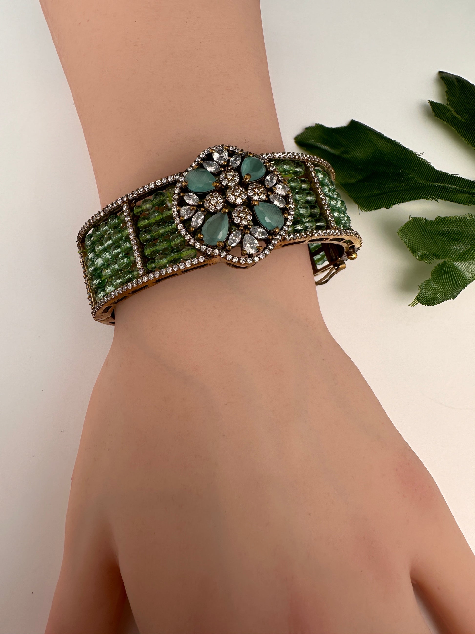 AD openable victorian finish color beads bracelet - LightGreen