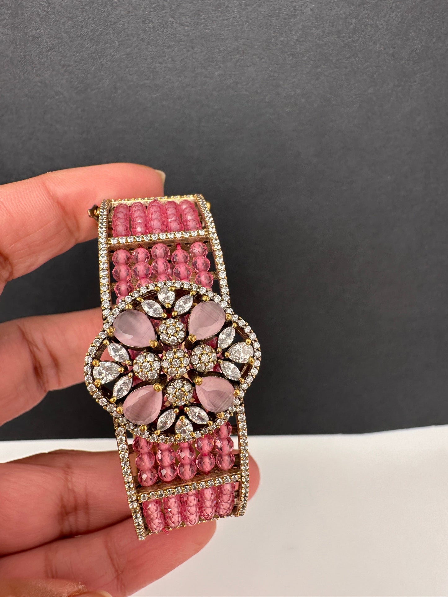 AD openable victorian finish color beads bracelet - Pink