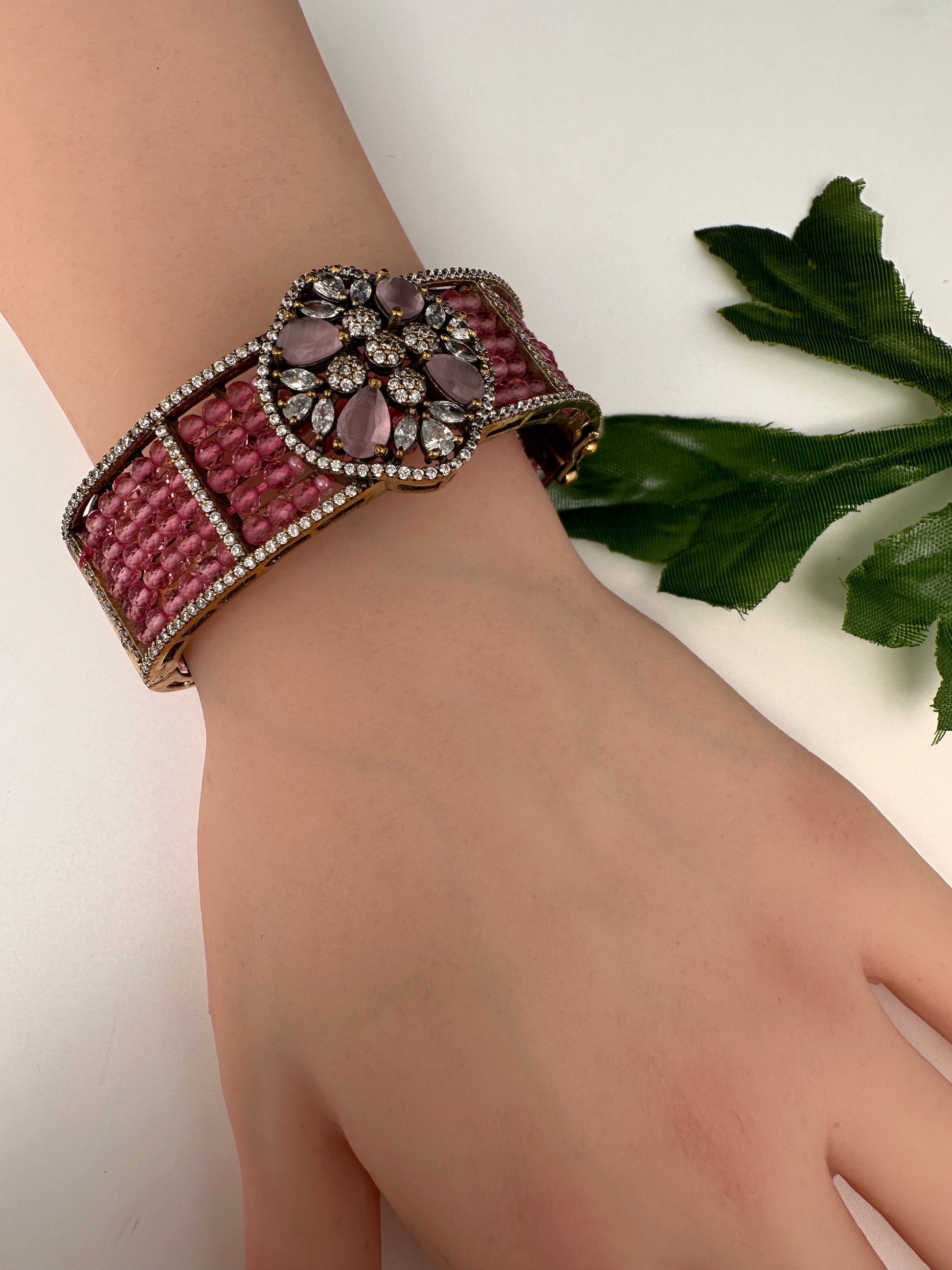 AD openable victorian finish color beads bracelet - Pink