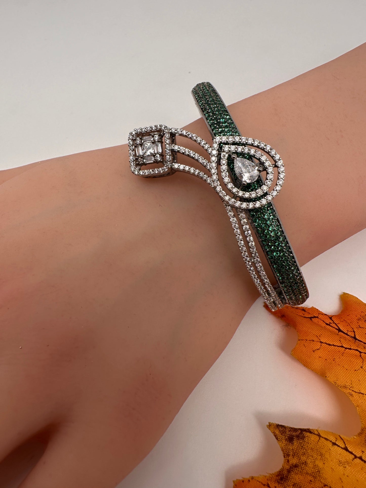 Nano Setting Color Stone Victorian Openable Bracelet - Green