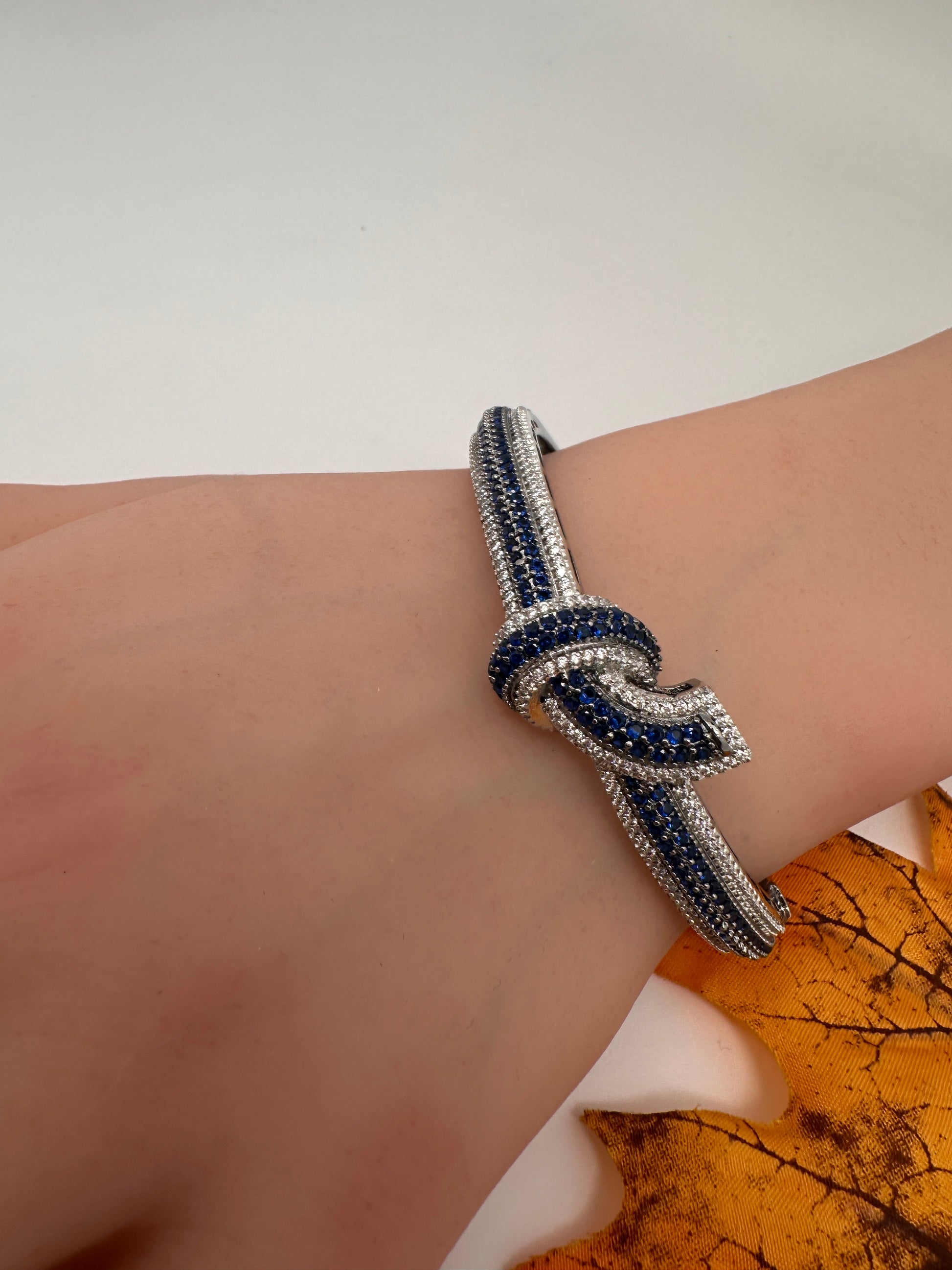 Nano Setting Color Stone Victorian Openable Bracelet - Blue