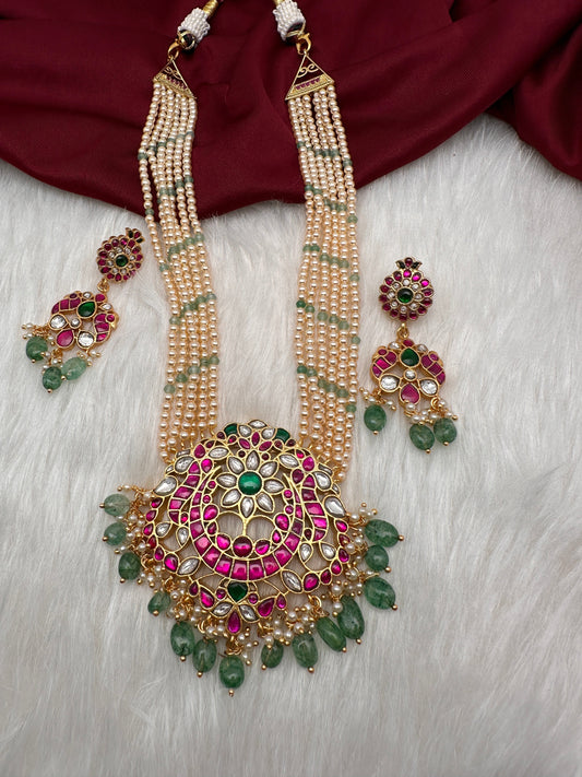 Jadau Kundan Pearls Short Necklace