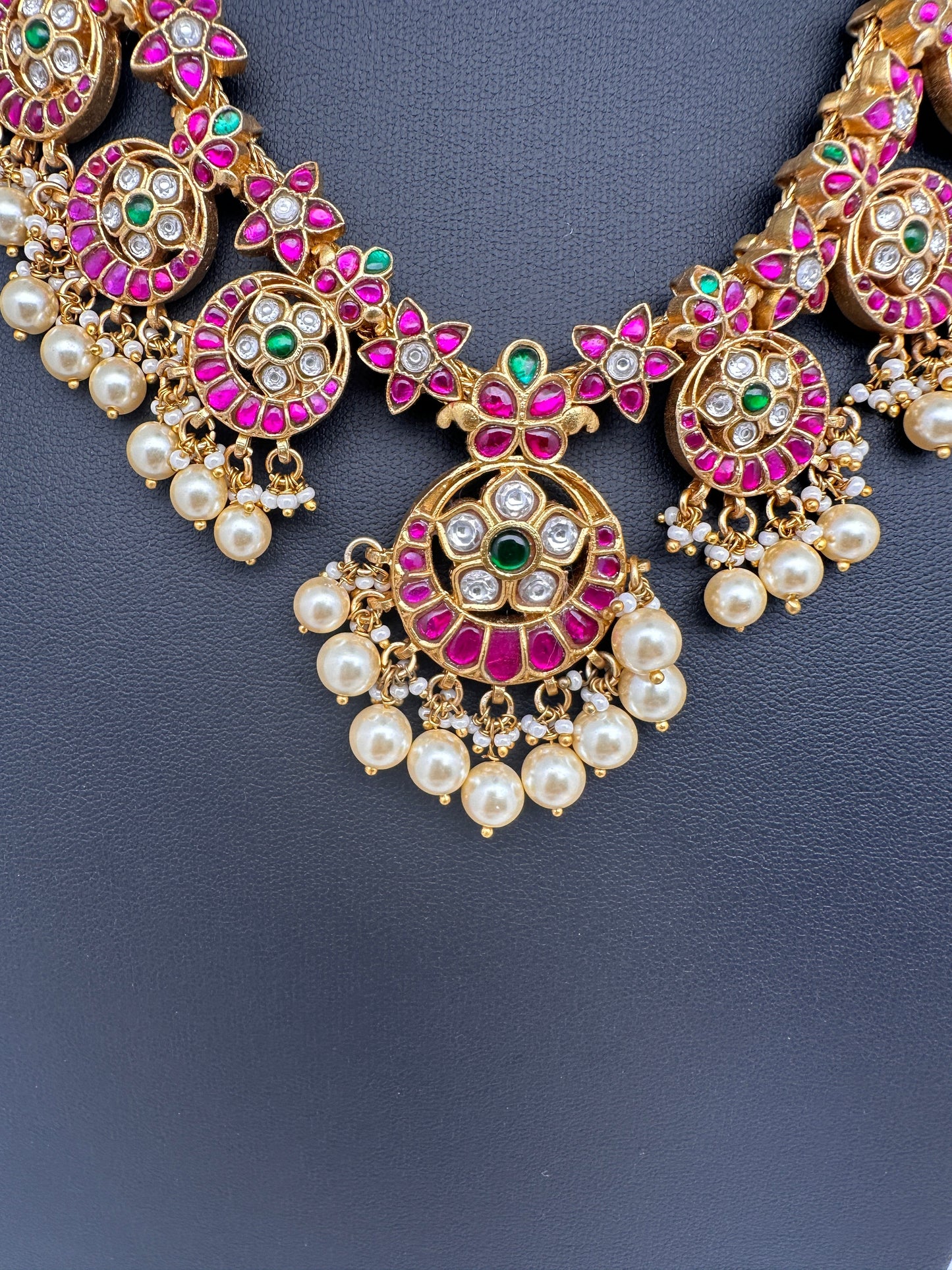 Jadau Kundan Traditional Bottu Mala Short Necklace