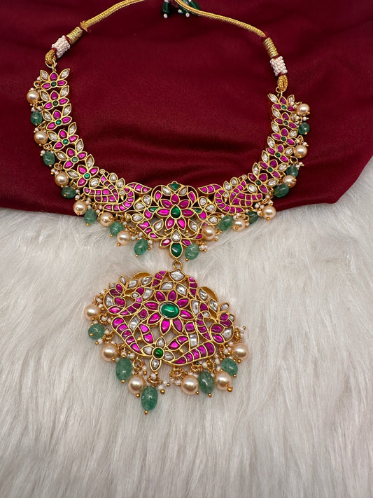 Jadau Kundan Short Neckline Necklace with Emerald Beads