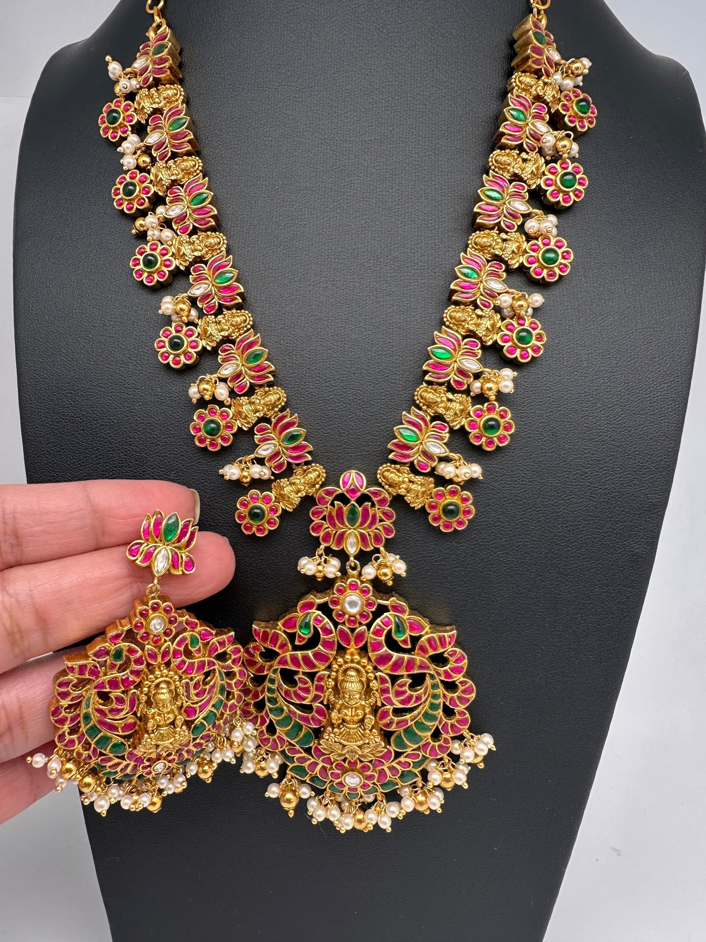 Jadau Kundan Goddess Lakshmi Lotus Short Necklace