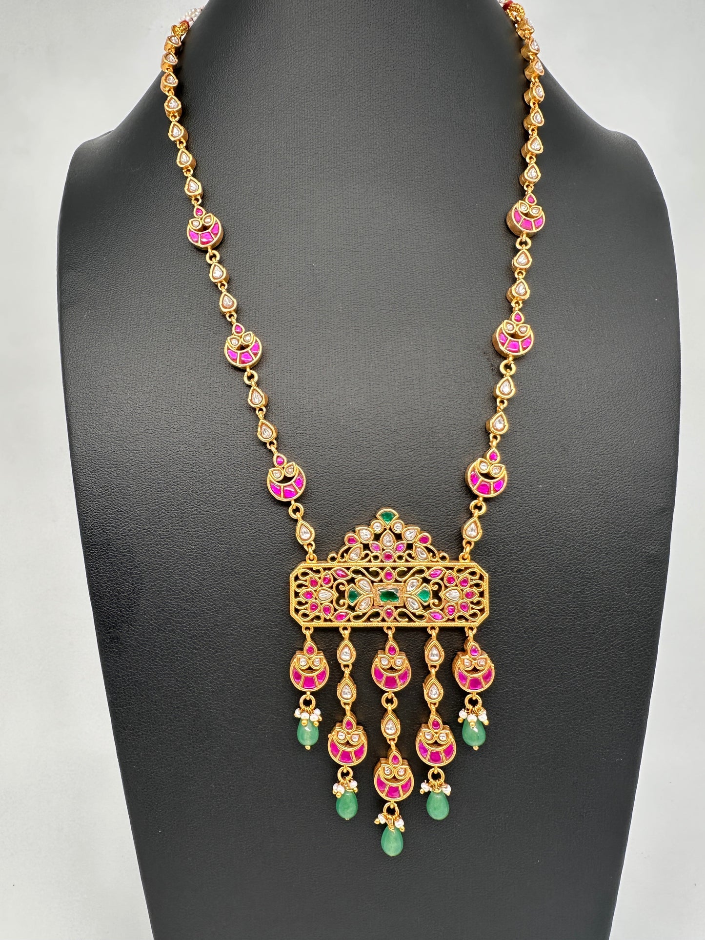 Jadau Kundan Emerald Beads Dainty Necklace