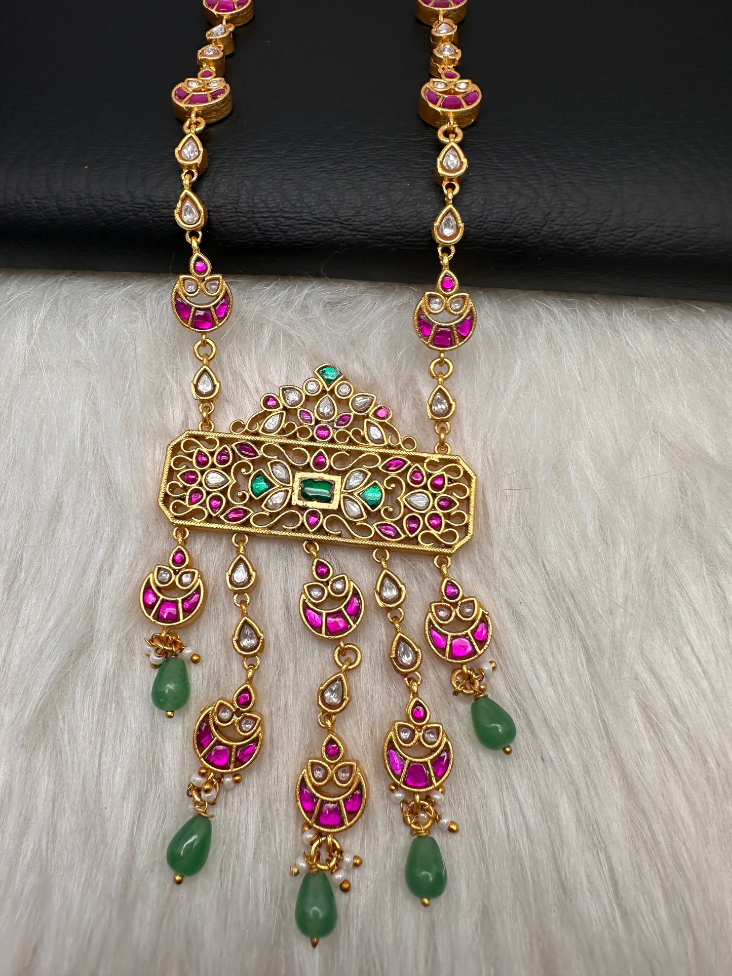 Jadau Kundan Emerald Beads Dainty Necklace