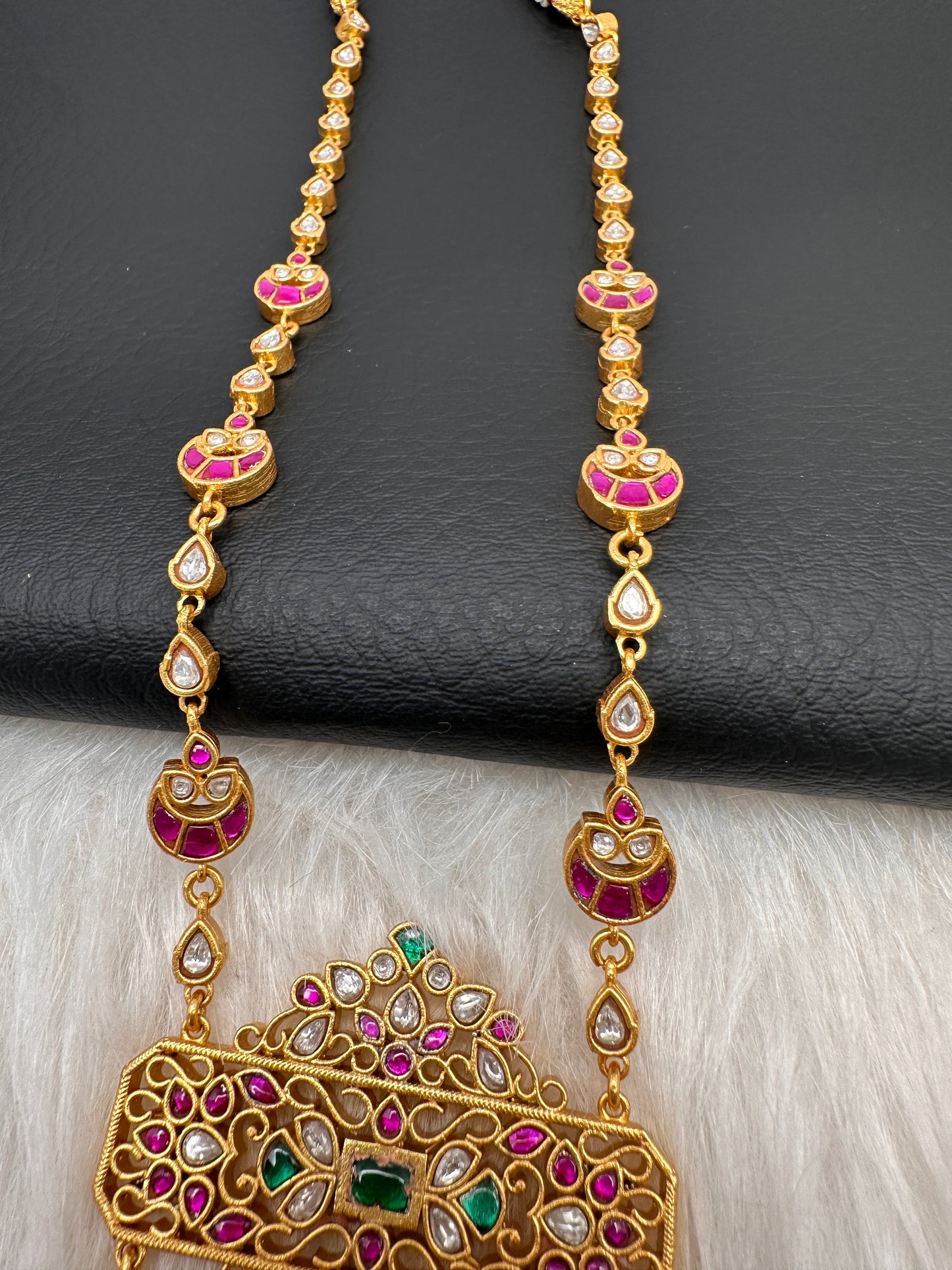 Jadau Kundan Emerald Beads Dainty Necklace