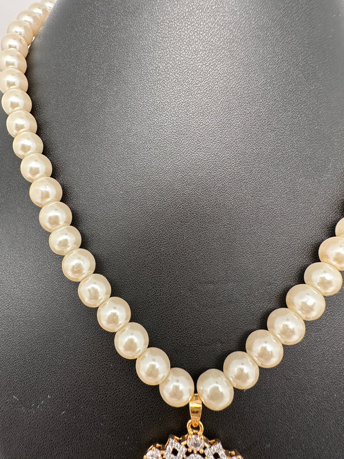 Clear Stone AD Pendent with Shell Pearl Necklace