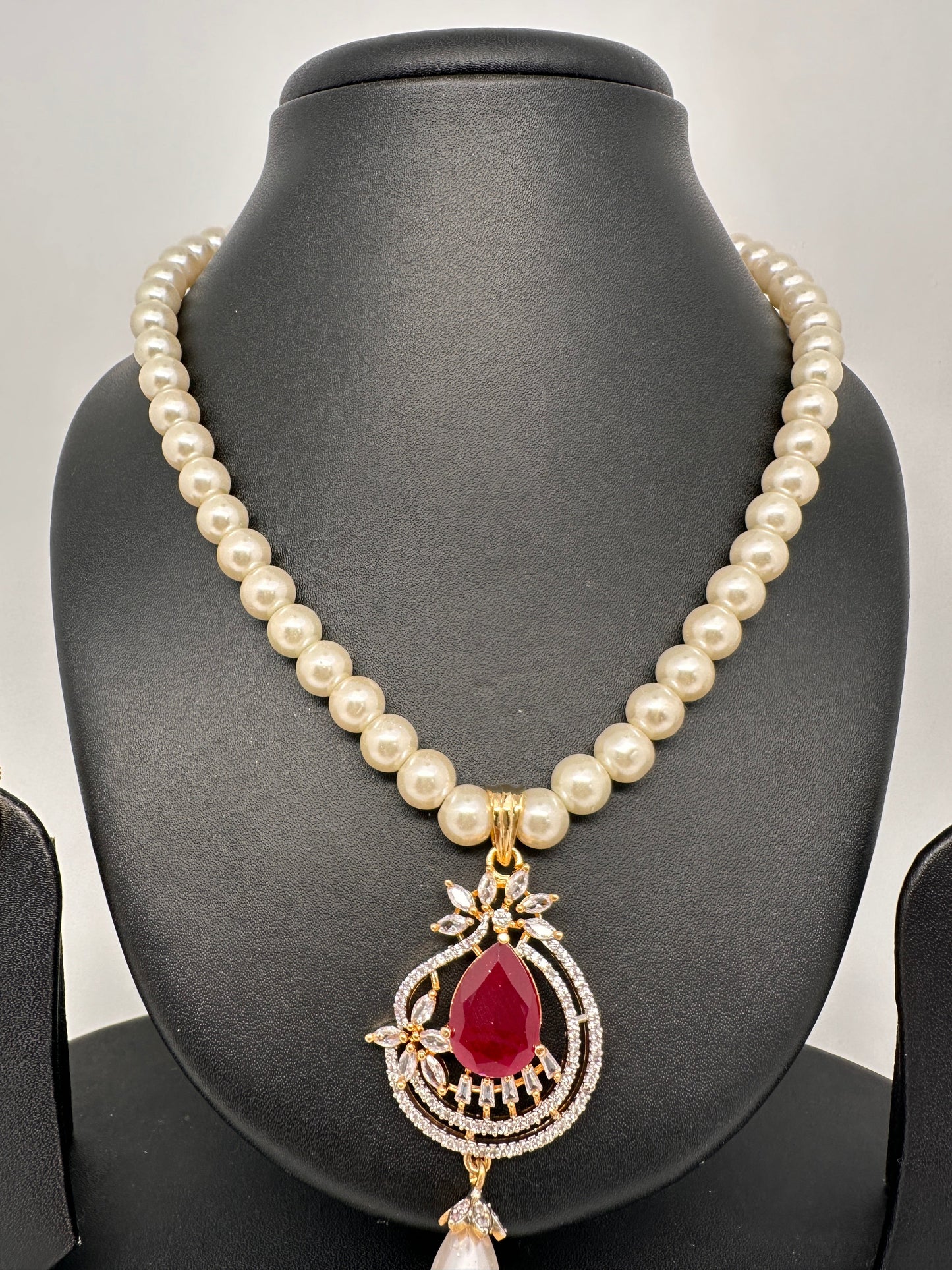 Red AD Pendent with Shell Pearl Necklace