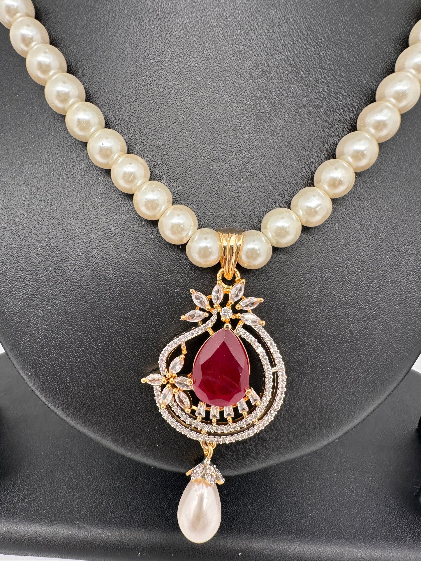 Red AD Pendent with Shell Pearl Necklace