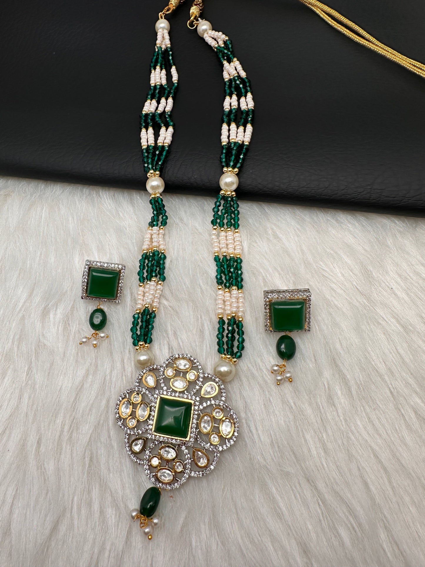 Kundan Green Stone Pearls Beads Necklace