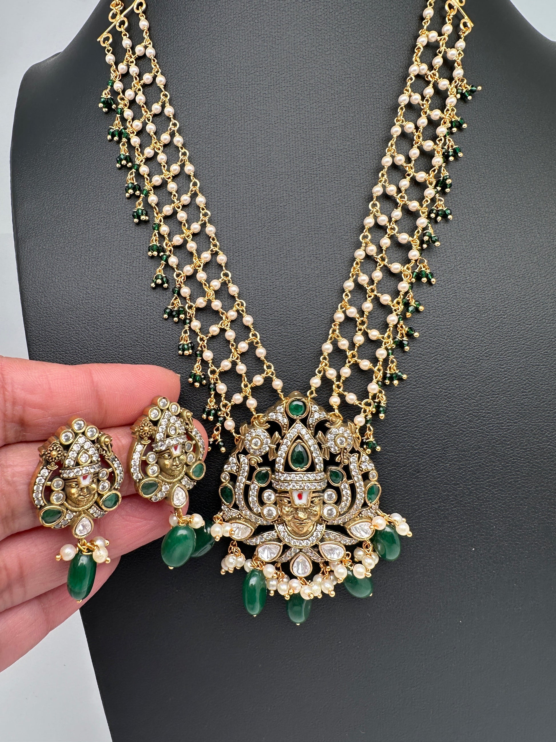 Balaji Color Stone Nakshi Short Necklace - Green