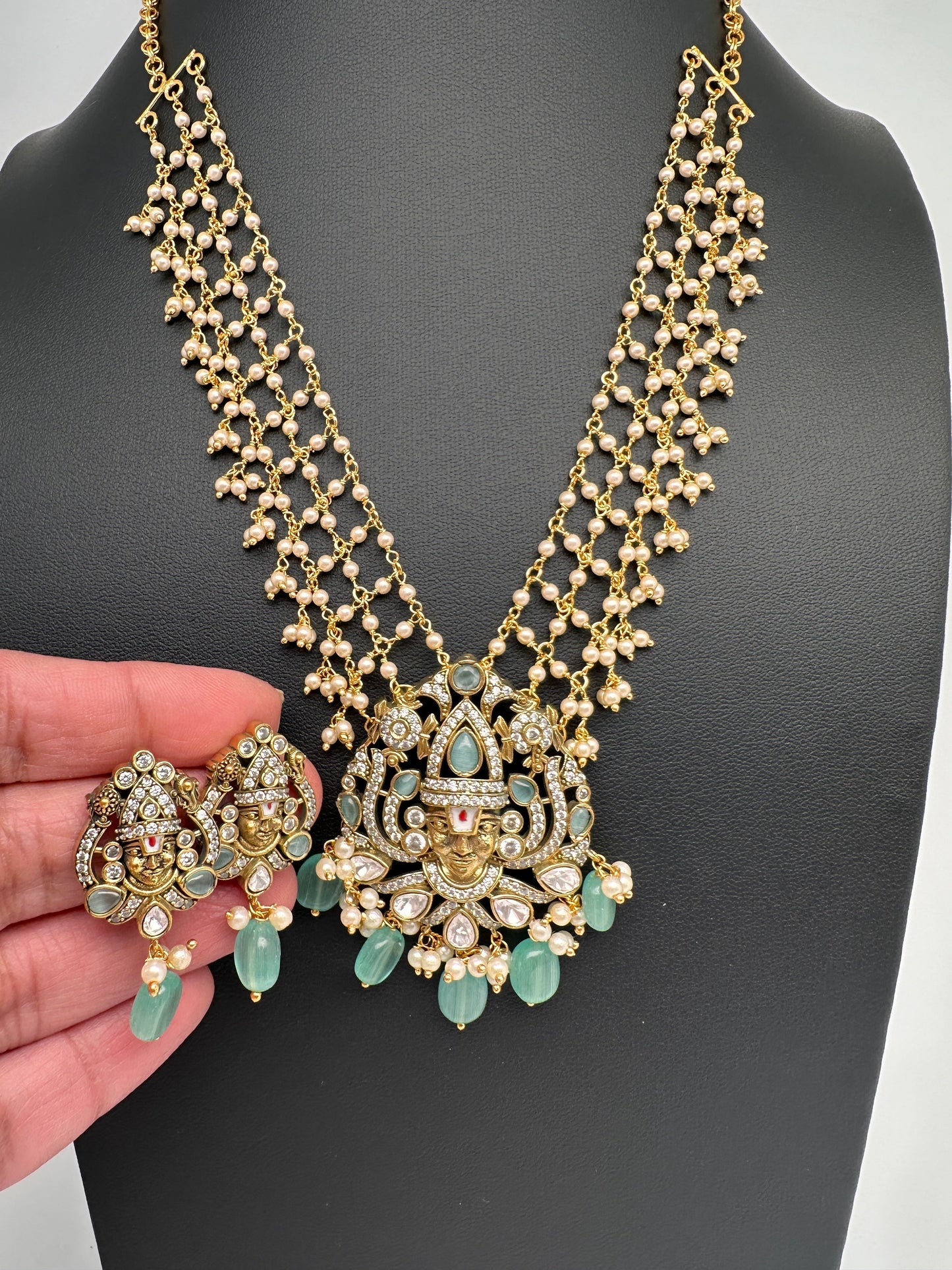 Balaji Color Stone Nakshi Short Necklace - LightGreen