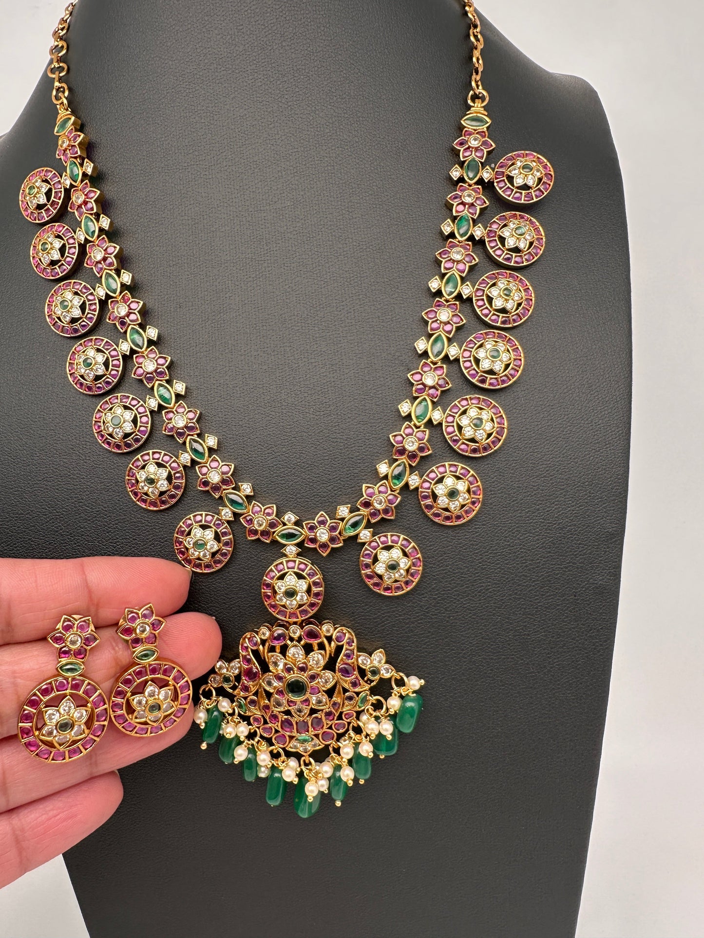 Kempu Detachable Pendent Bottu Mala Short Necklace