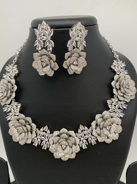 AD Diamond Finish Floral Pattern Neckline Short Necklace