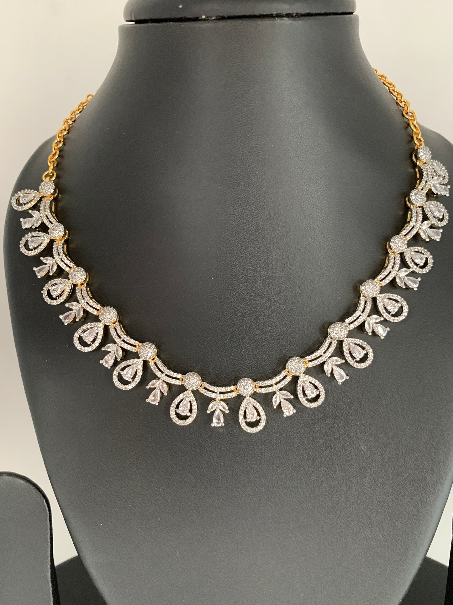 Elegant AD Neckline Short Necklace