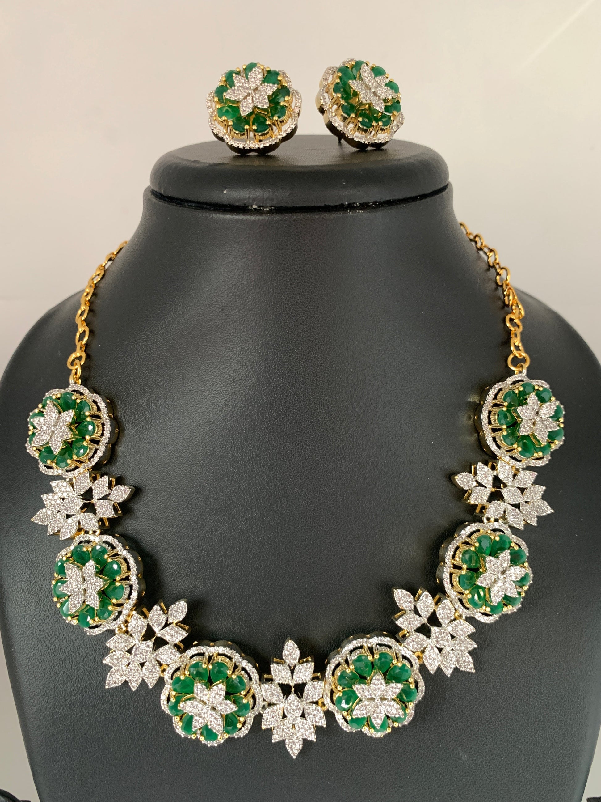 AD Emerald Green Stone Floral Links Neckline Short Necklace