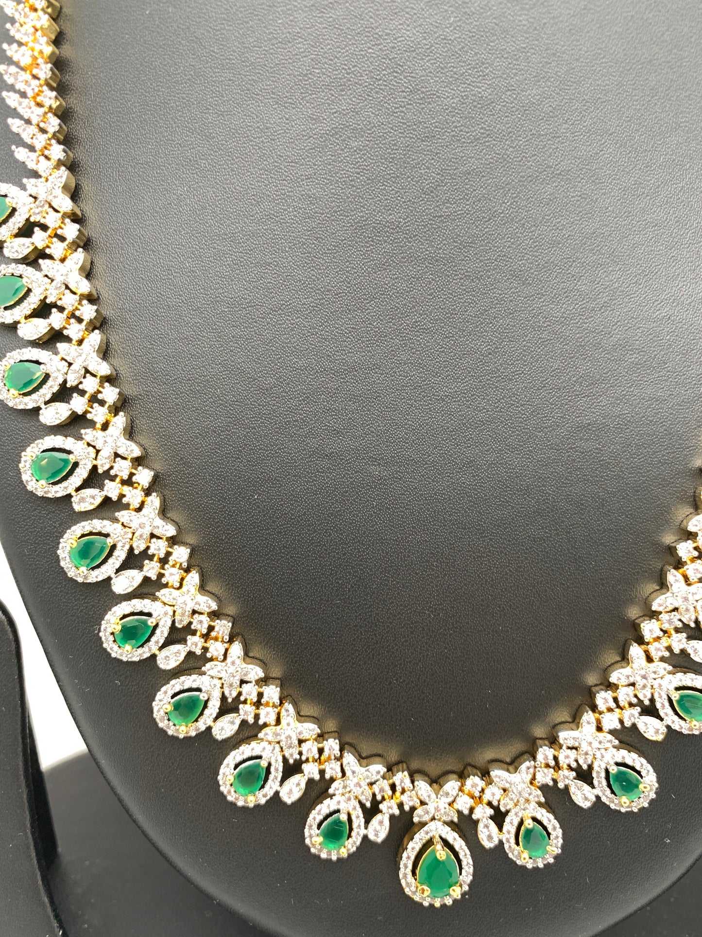 AD Emerald Green Stone Short Necklace