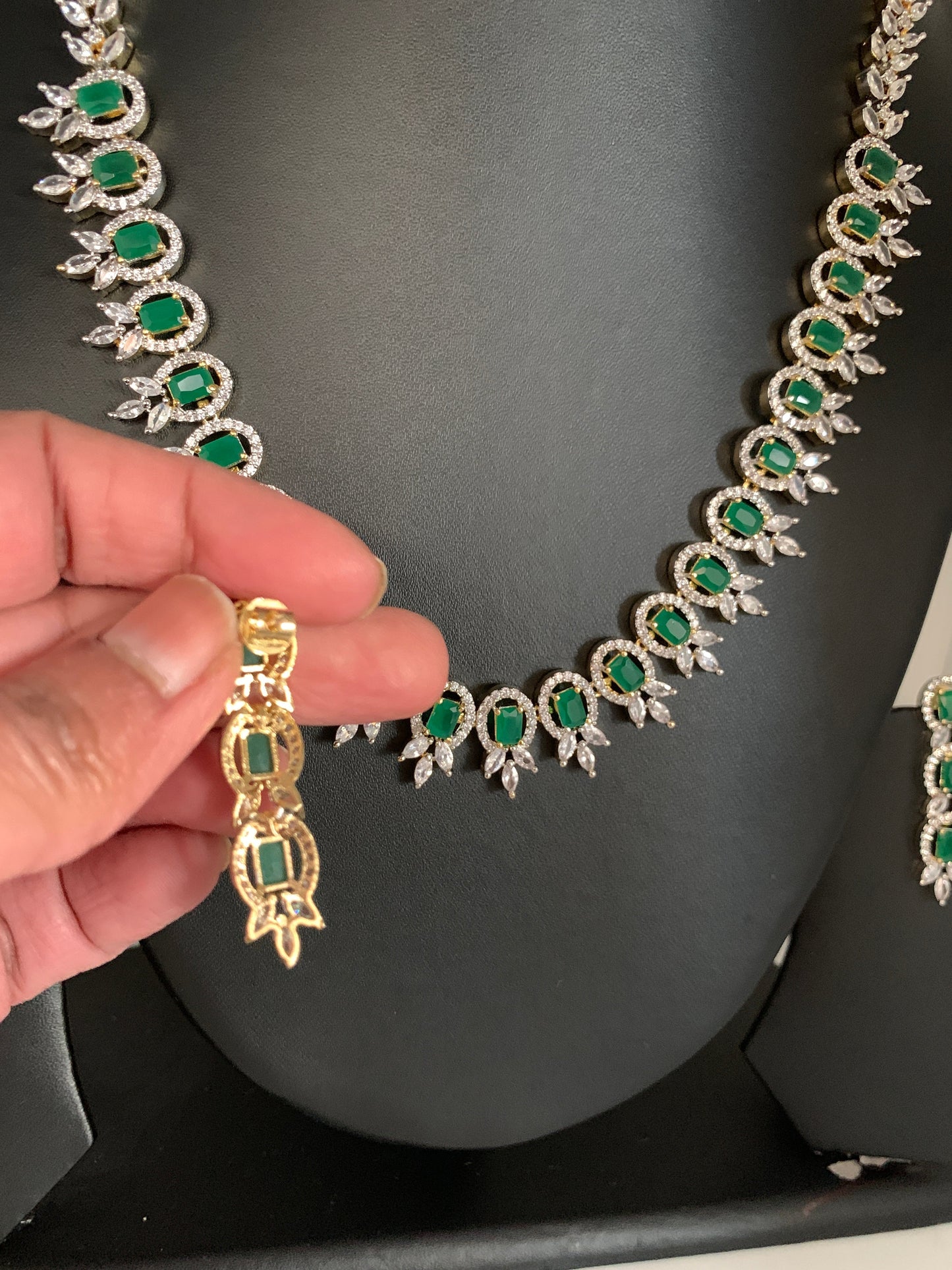 AD Emerald Green Stone Short Necklace