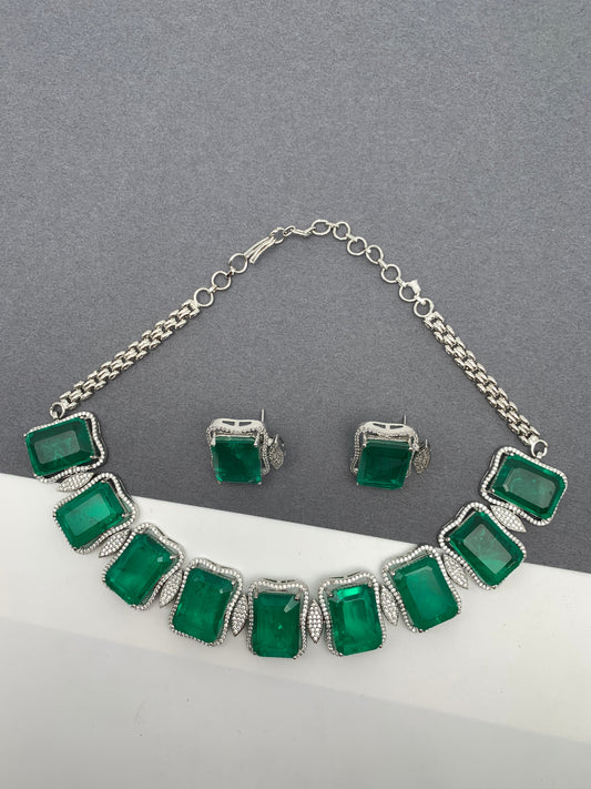 Green Doublet Stone Neckline Short Necklace