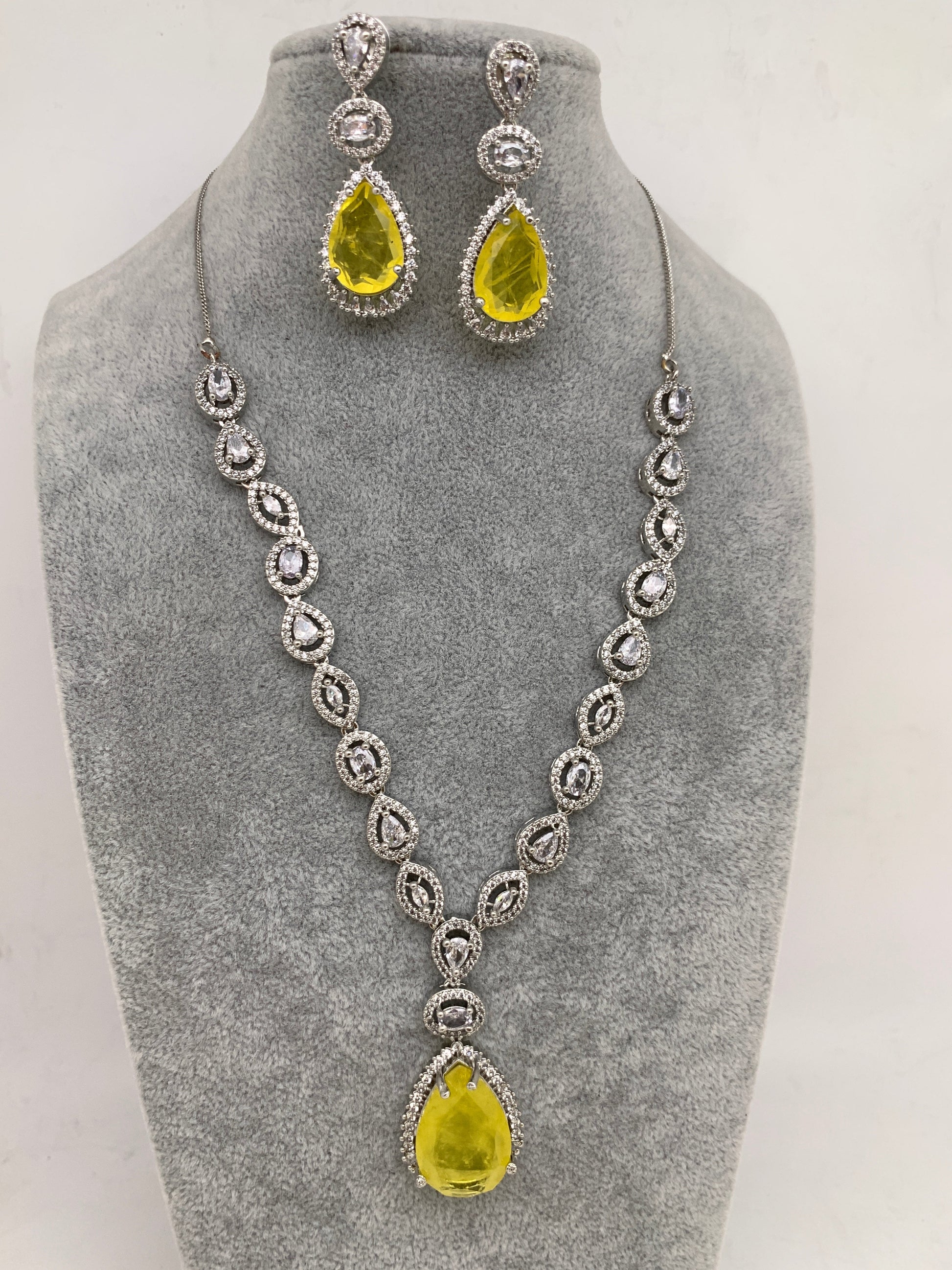 Doublet Stone Short Necklace - Yellow