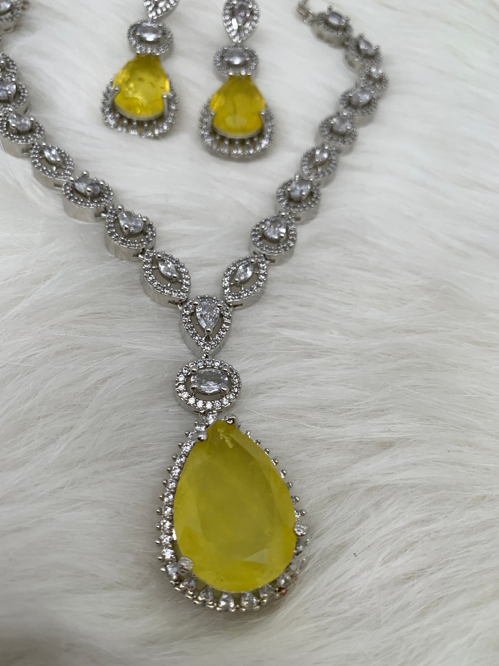 Doublet Stone Short Necklace - Yellow