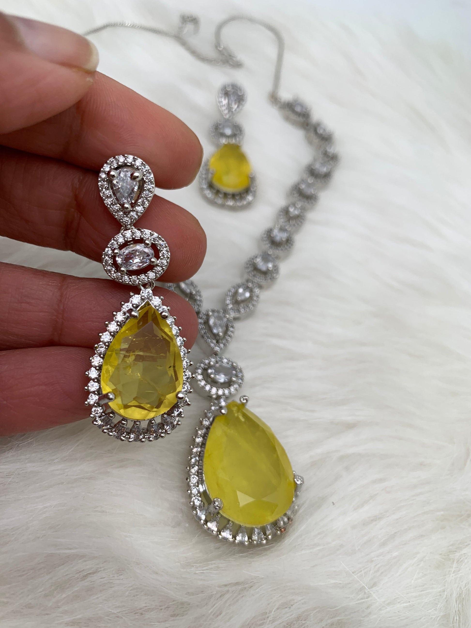 Doublet Stone Short Necklace - Yellow