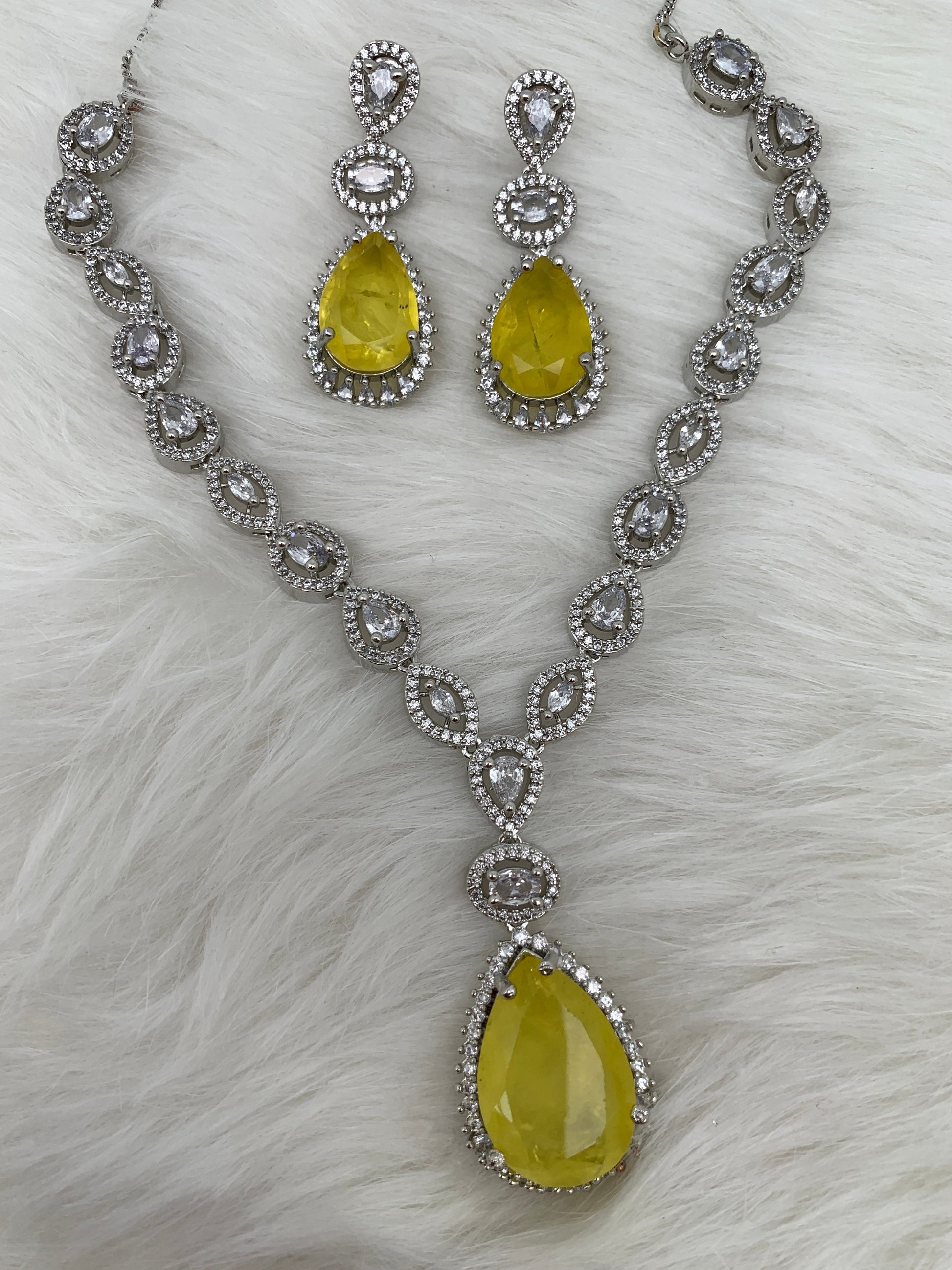 Doublet Stone Short Necklace - Yellow