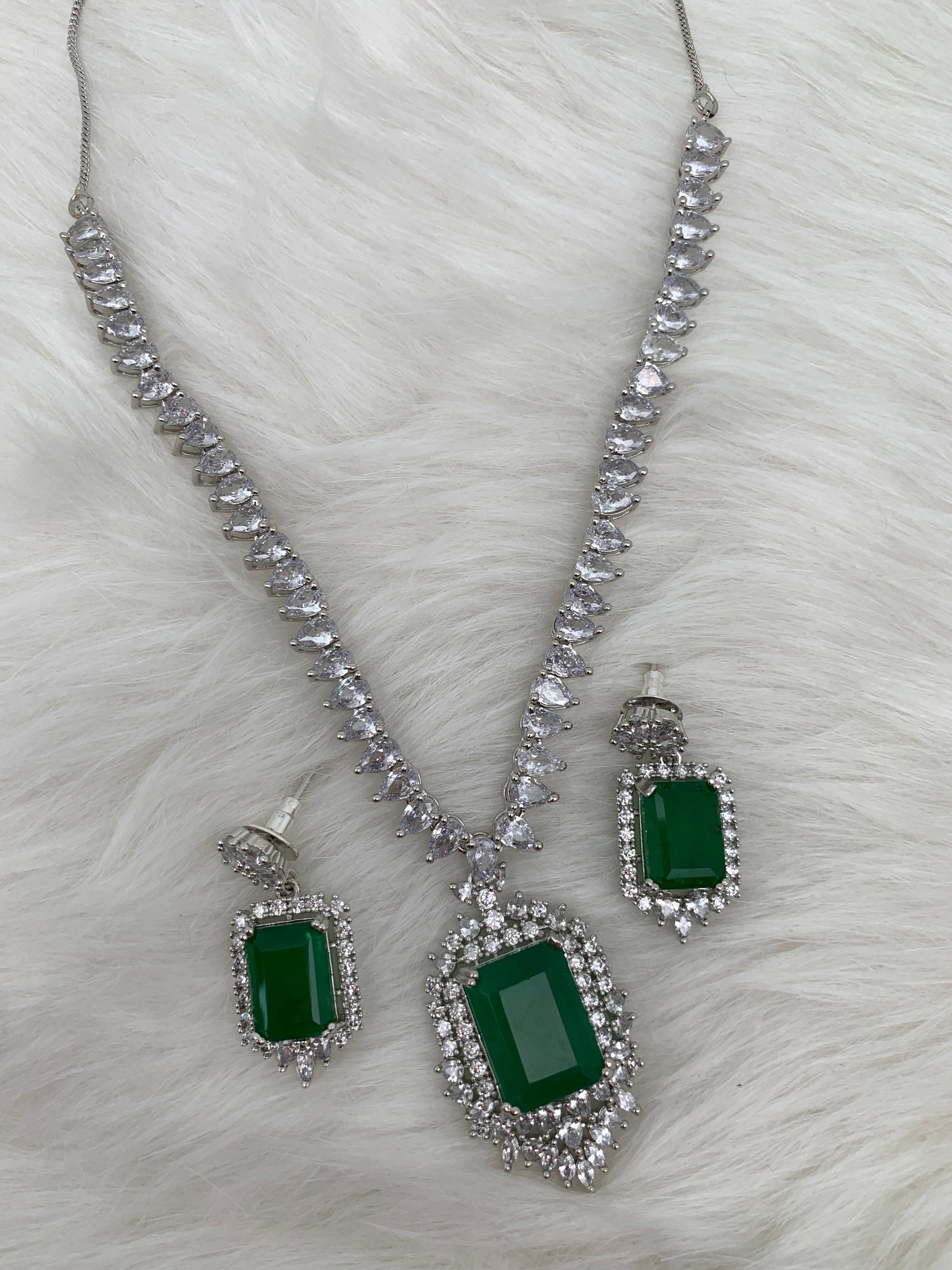 Doublet Stone Short Necklace - Green