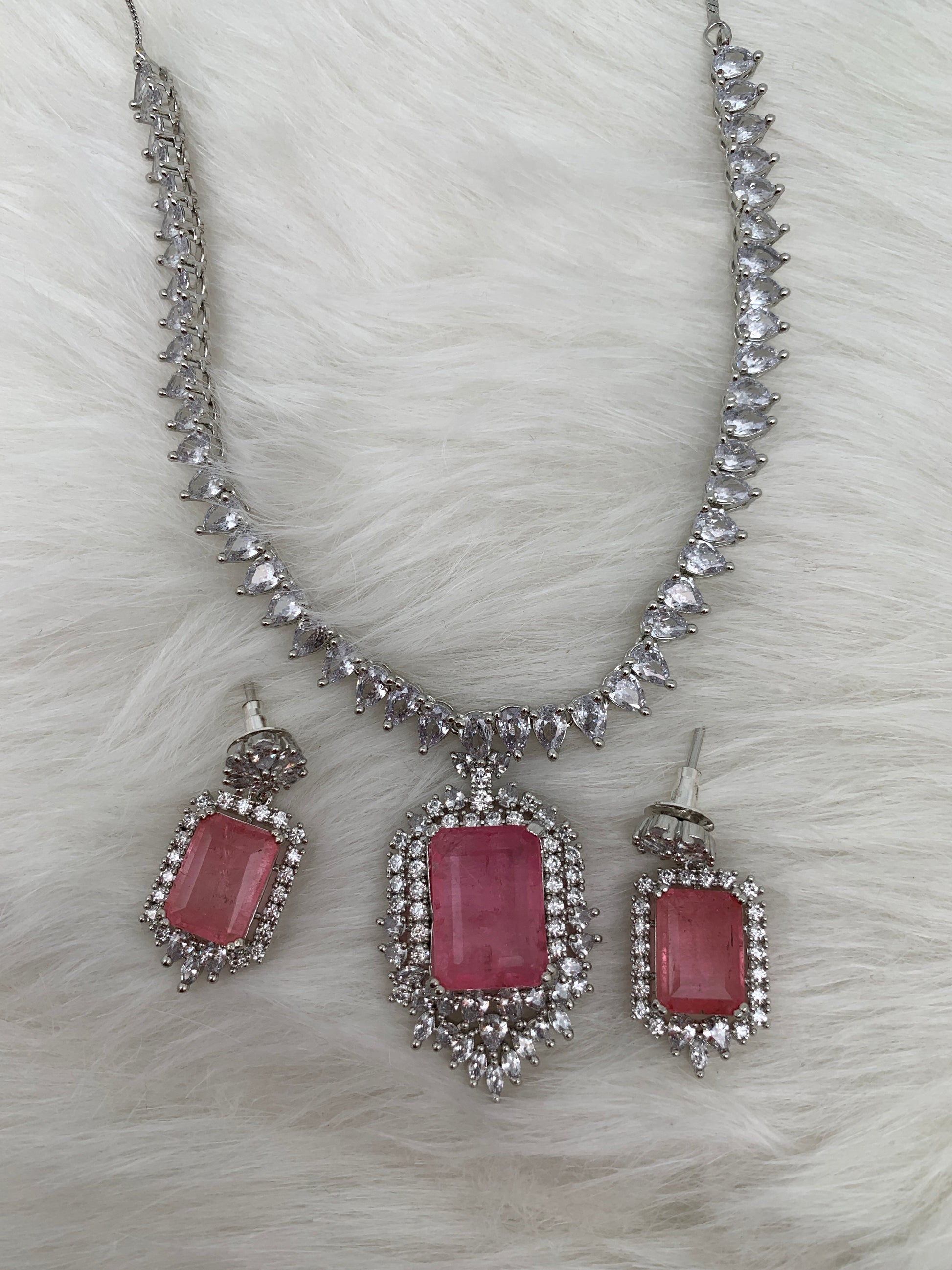 Doublet Stone Short Necklace - Pink