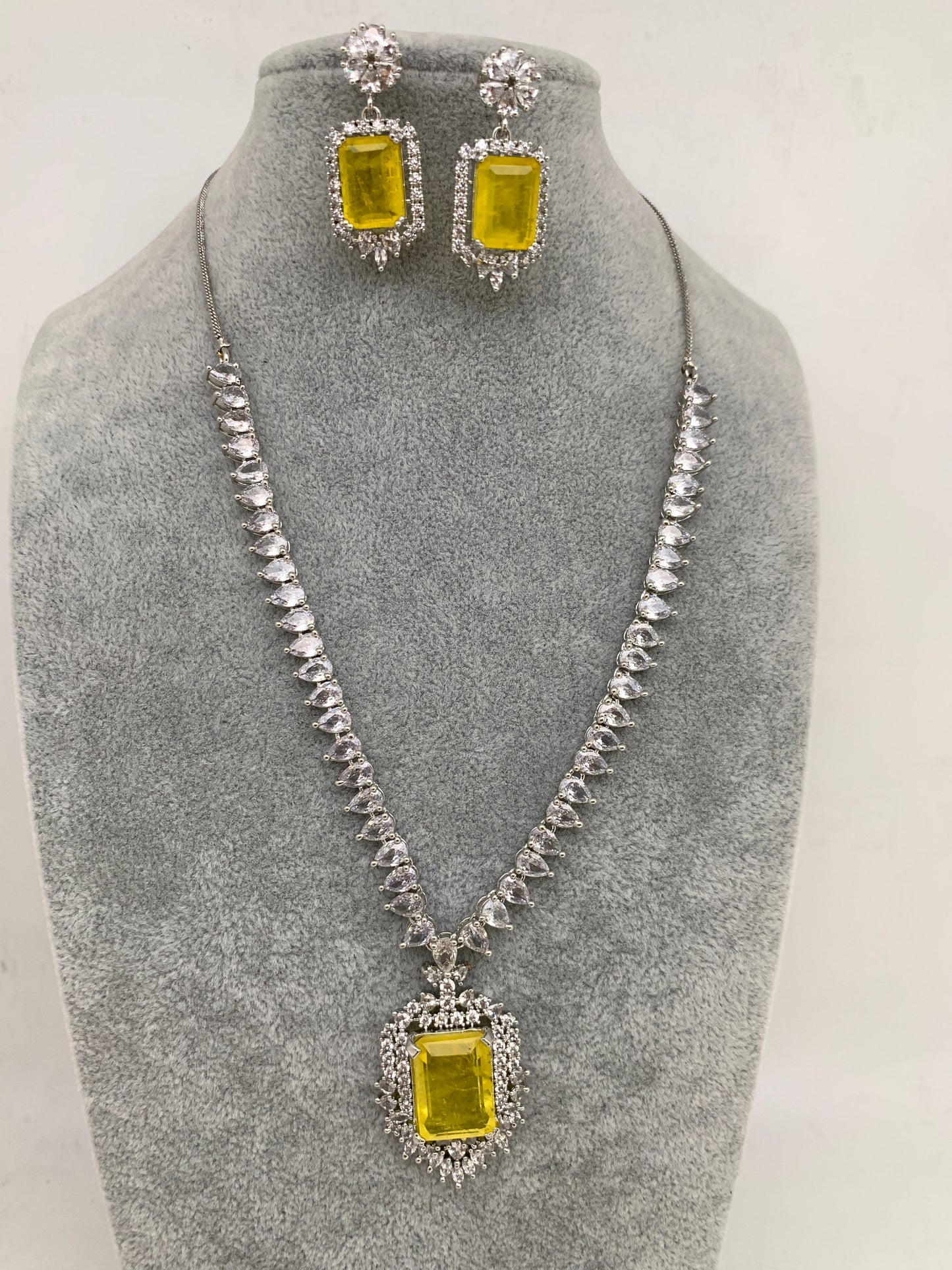 Doublet Stone Short Necklace - Yellow