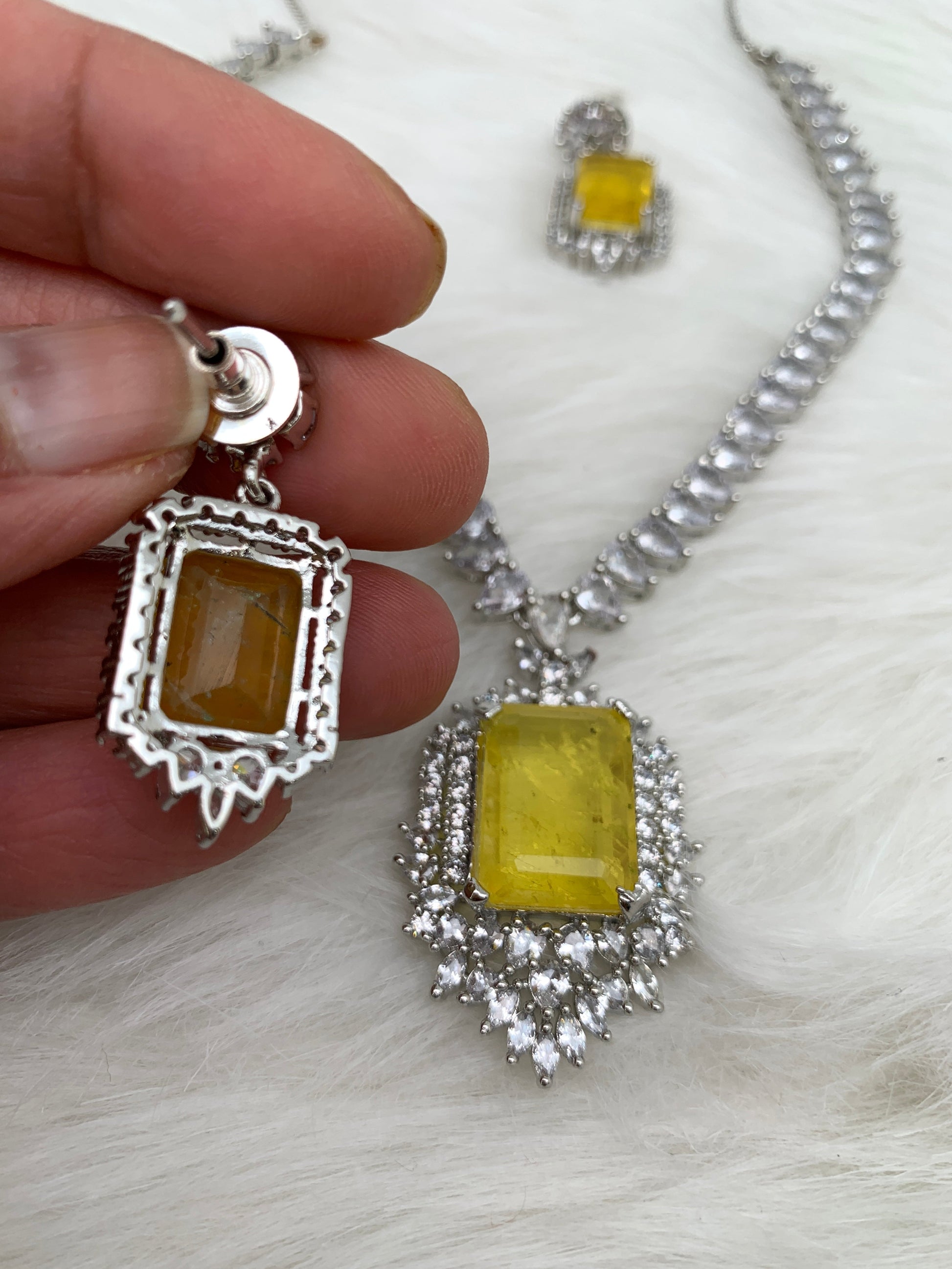 Doublet Stone Short Necklace - Yellow