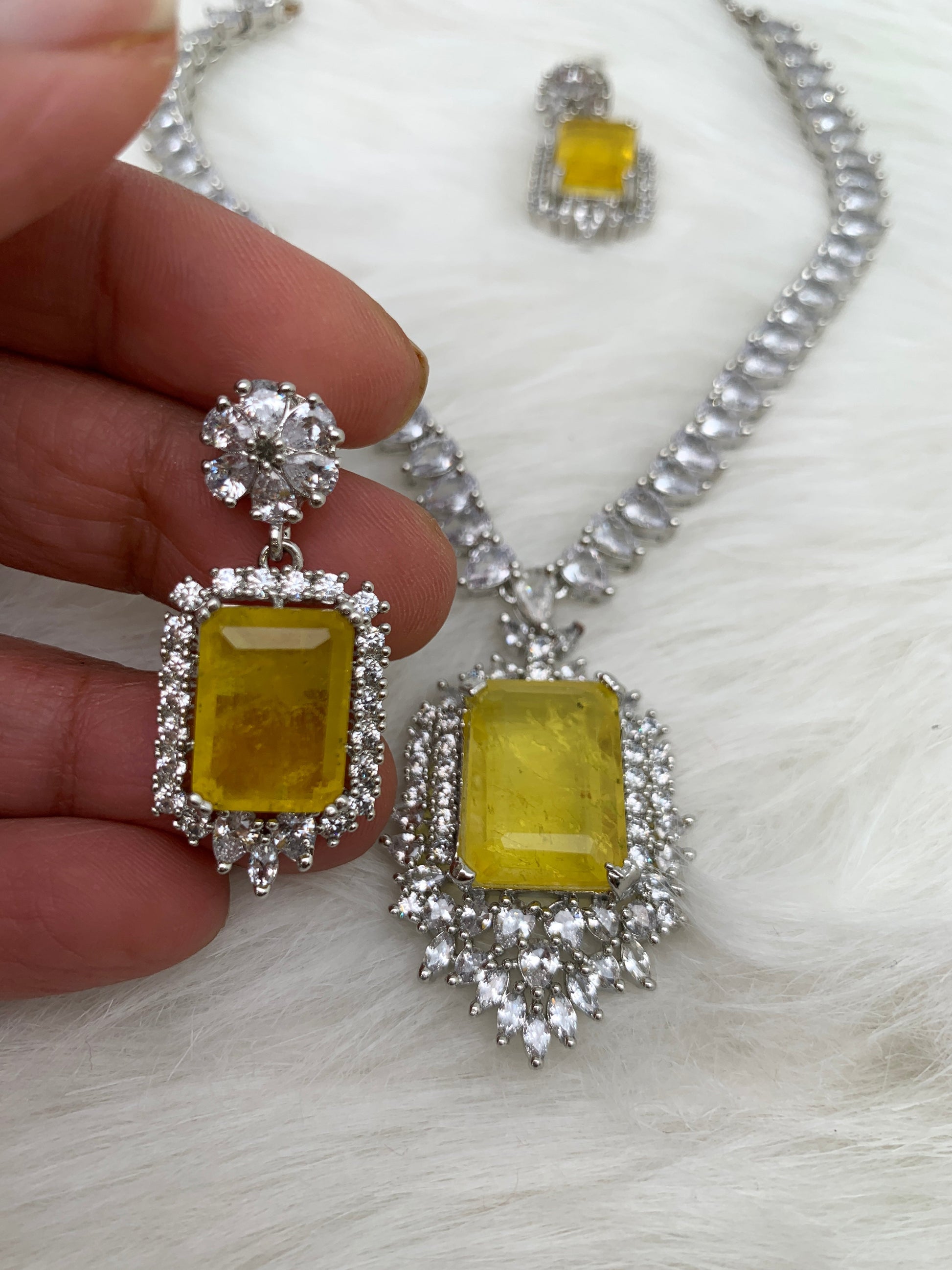 Doublet Stone Short Necklace - Yellow