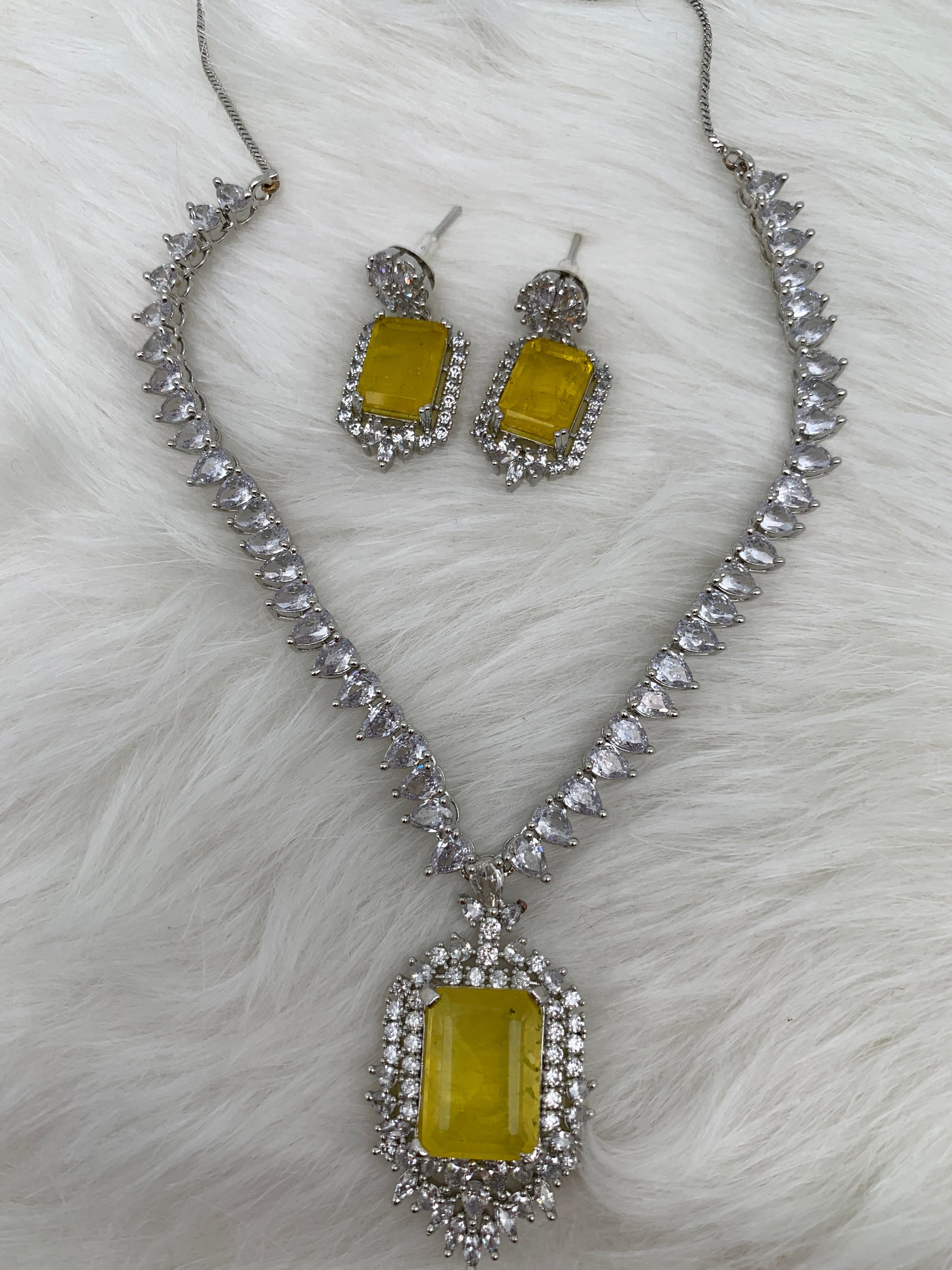 Doublet Stone Short Necklace - Yellow