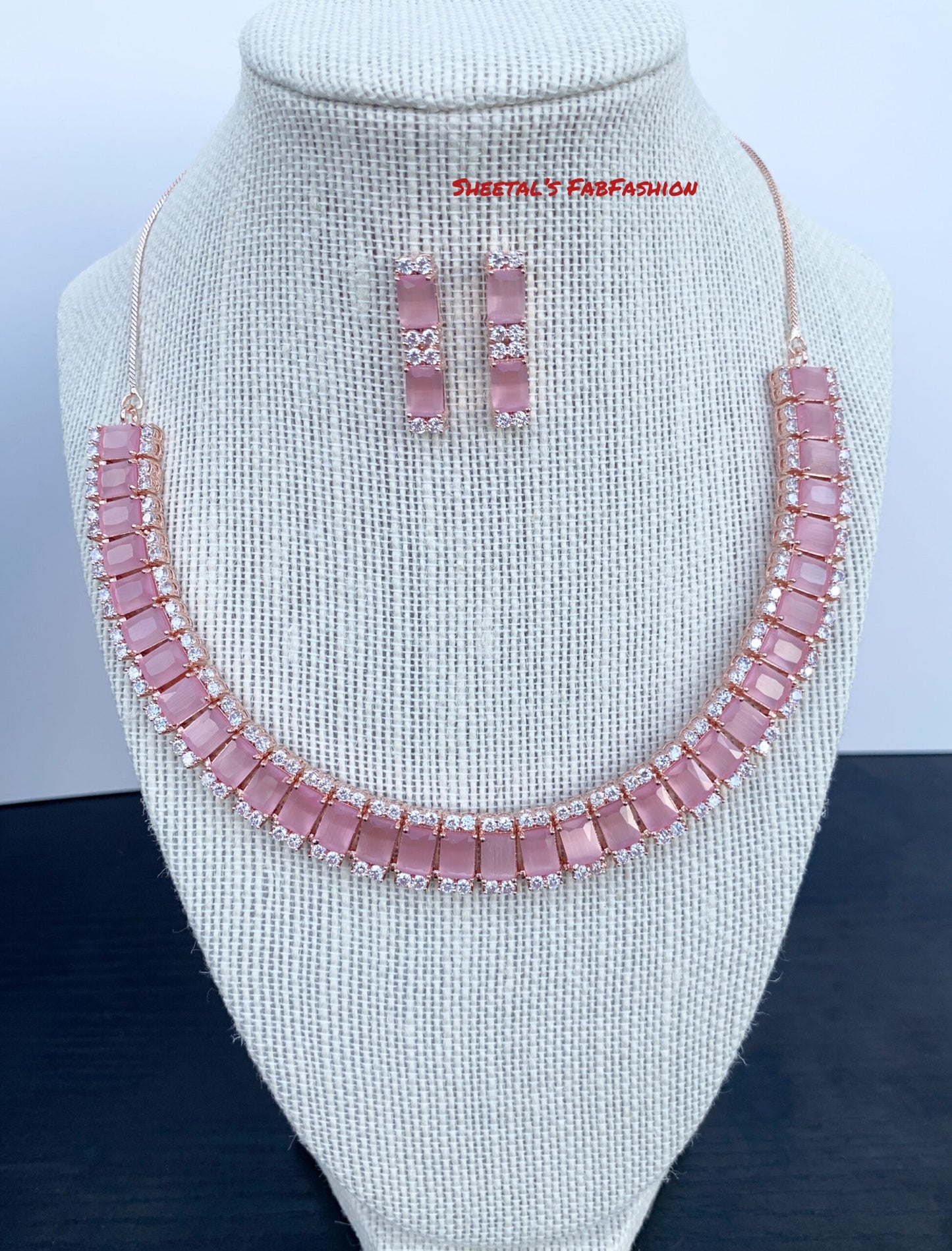 Pink Monalisa Short Necklace