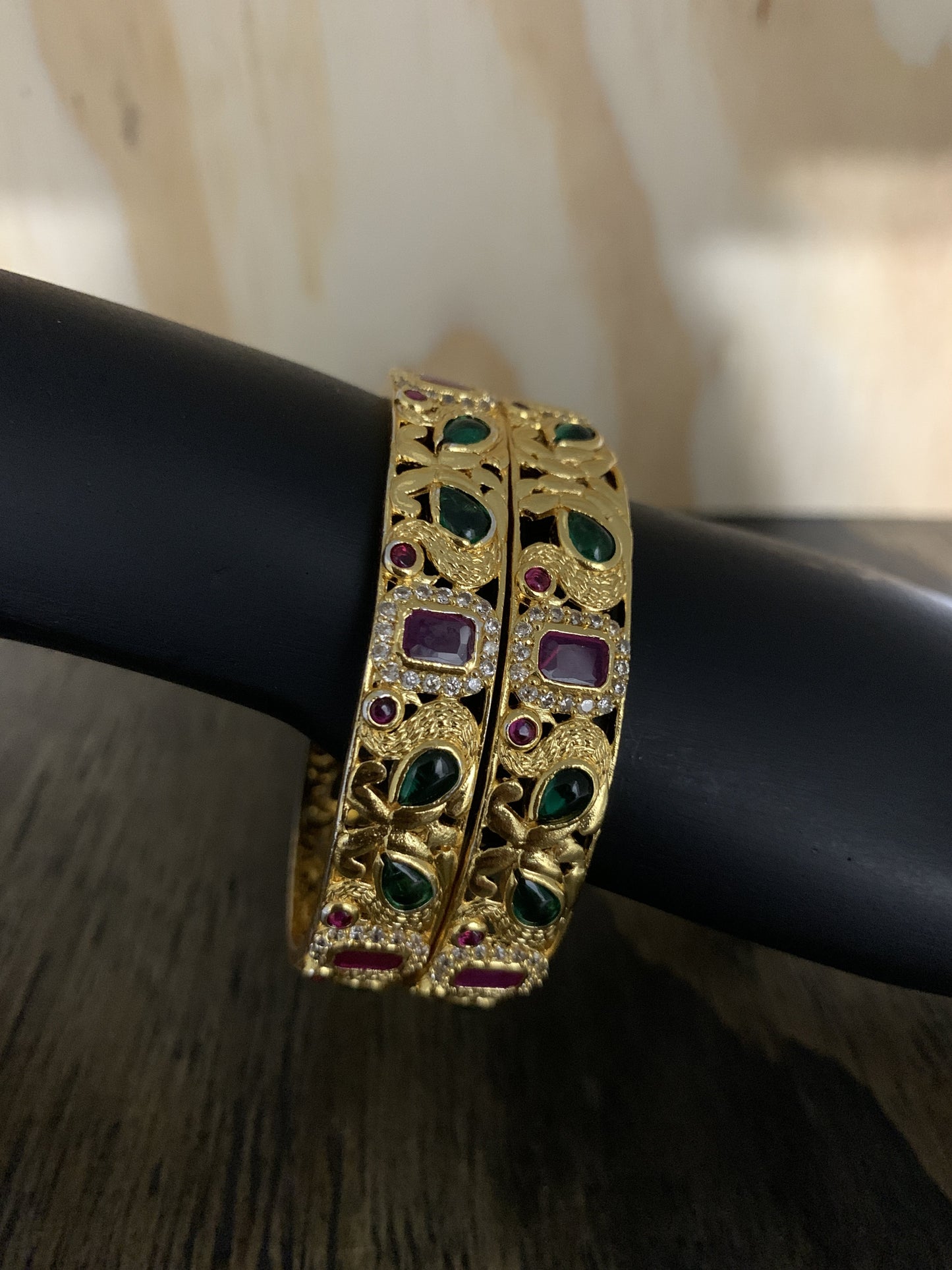 Peacock and Round Pattern Bangle