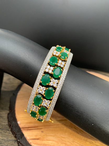 AD Emerald Green Stone Openable Bracelet