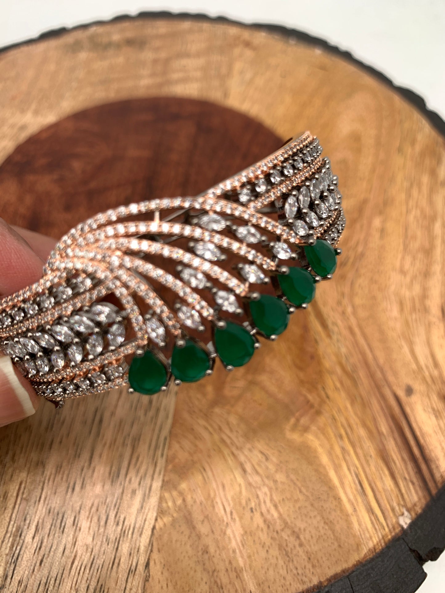 AD Emerald Green Stone Openable Bracelet