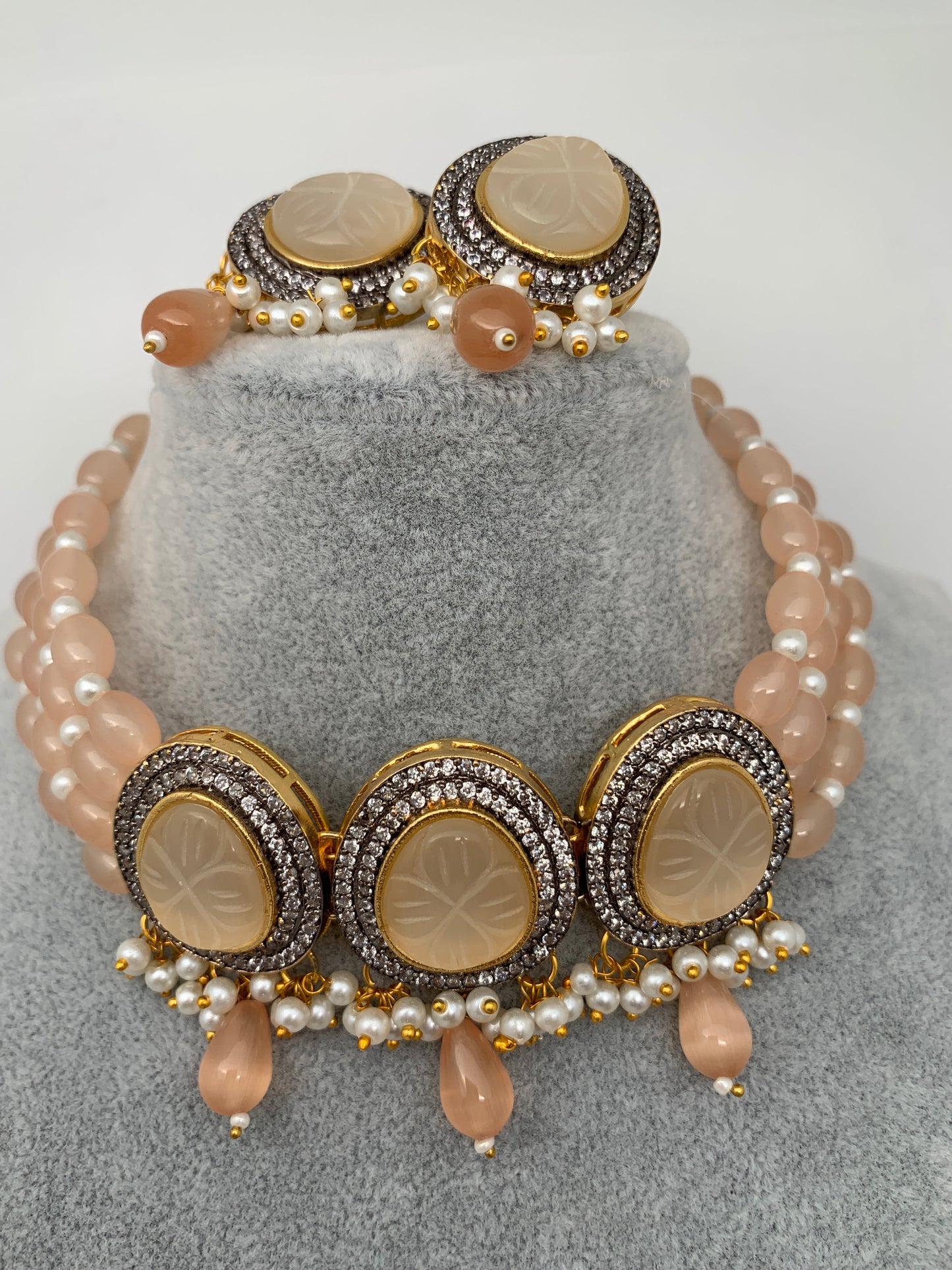 Peach Carved Stone AD with Peach Monalisa Beads Choker