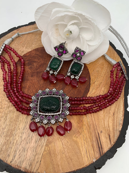 Green Stone AD Victorian Polish Pendent Red Onyx Beads Choker