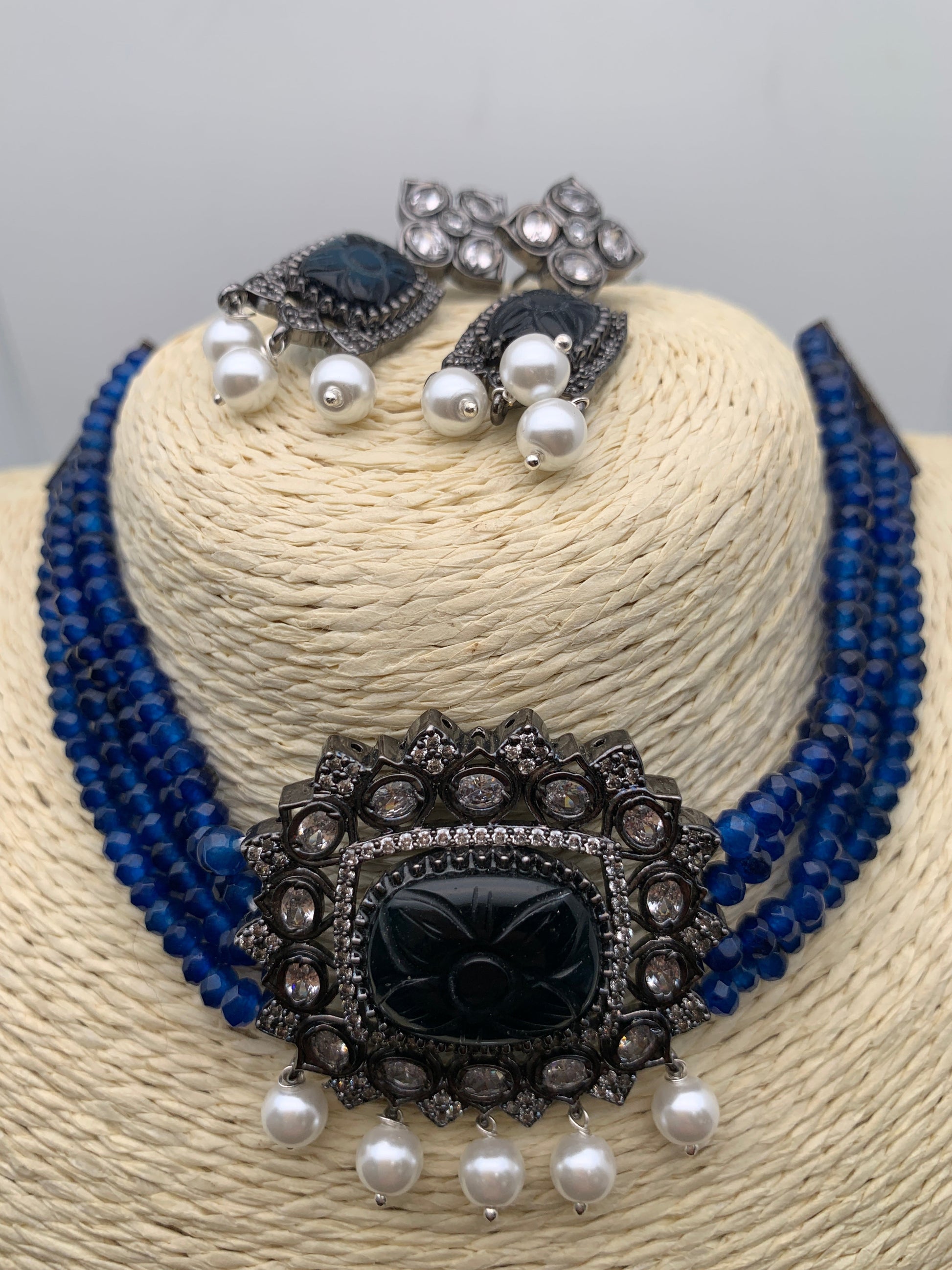 Blue Stone AD Victorian Polish Pendent Blue Onyx Beads Choker