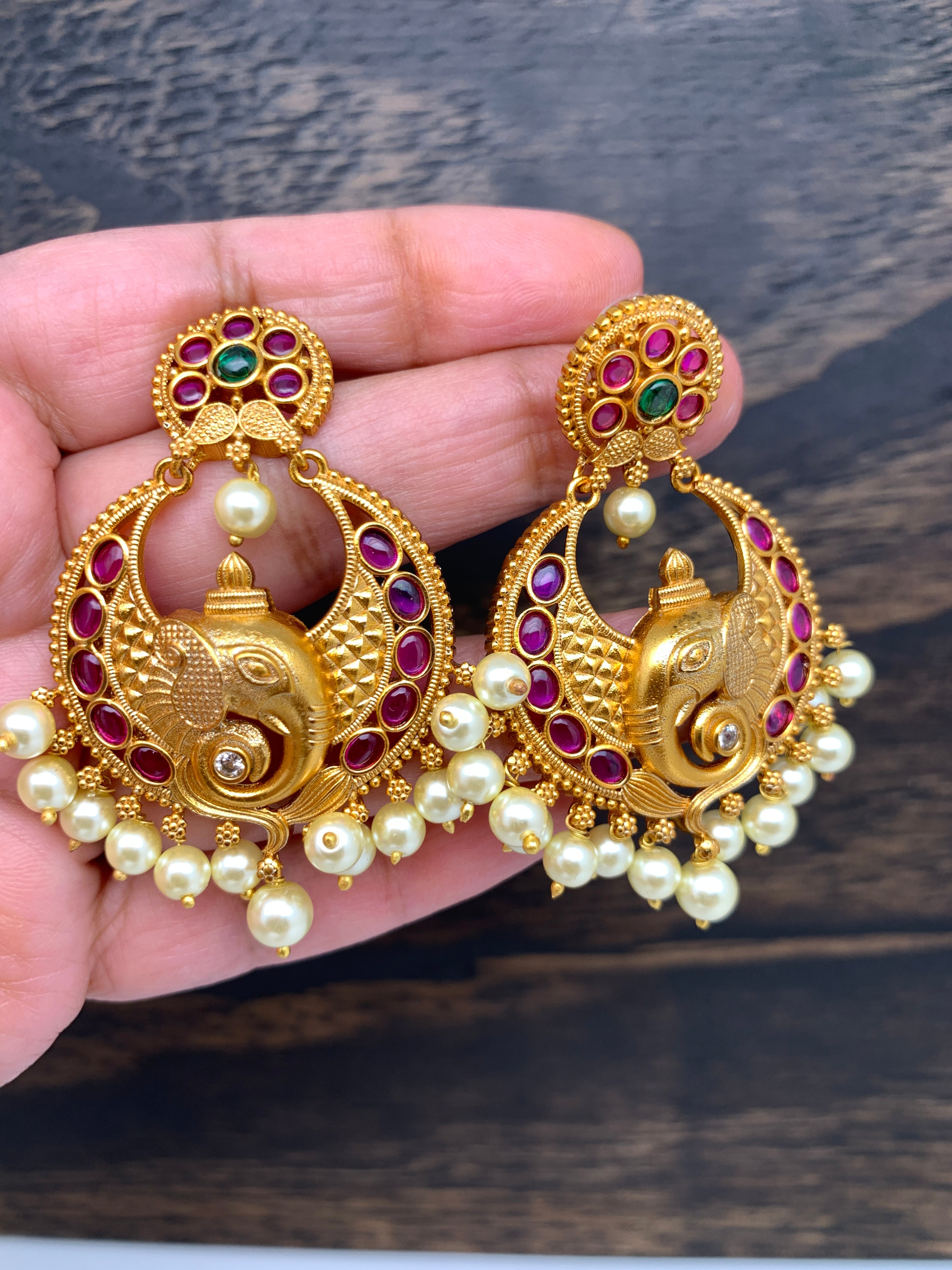 Divine Ganesha Earring | Diamond earrings design, Gold jewelry earrings,  Buy diamond ring