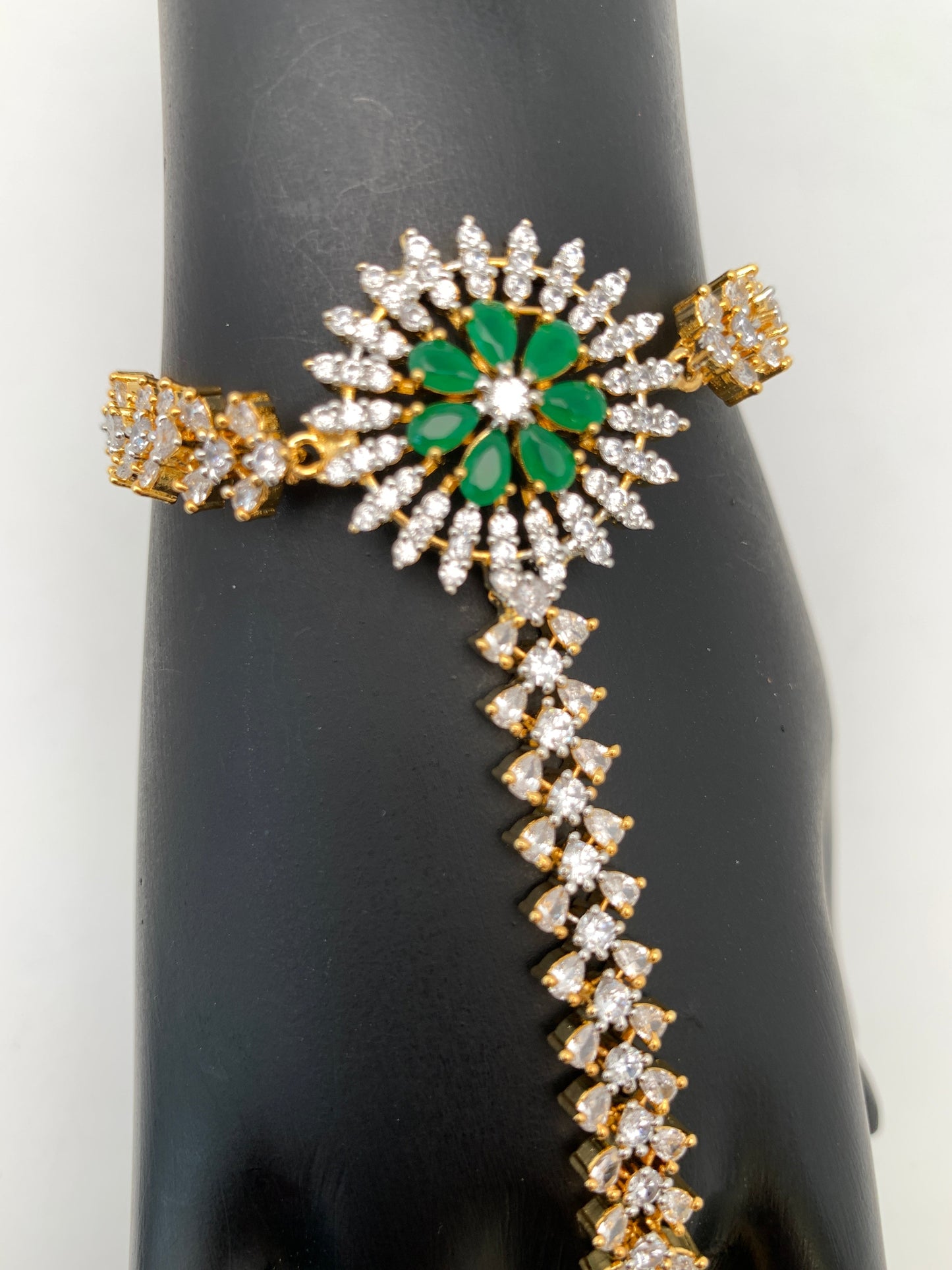 AD Emerald Green Stone Haath Phool