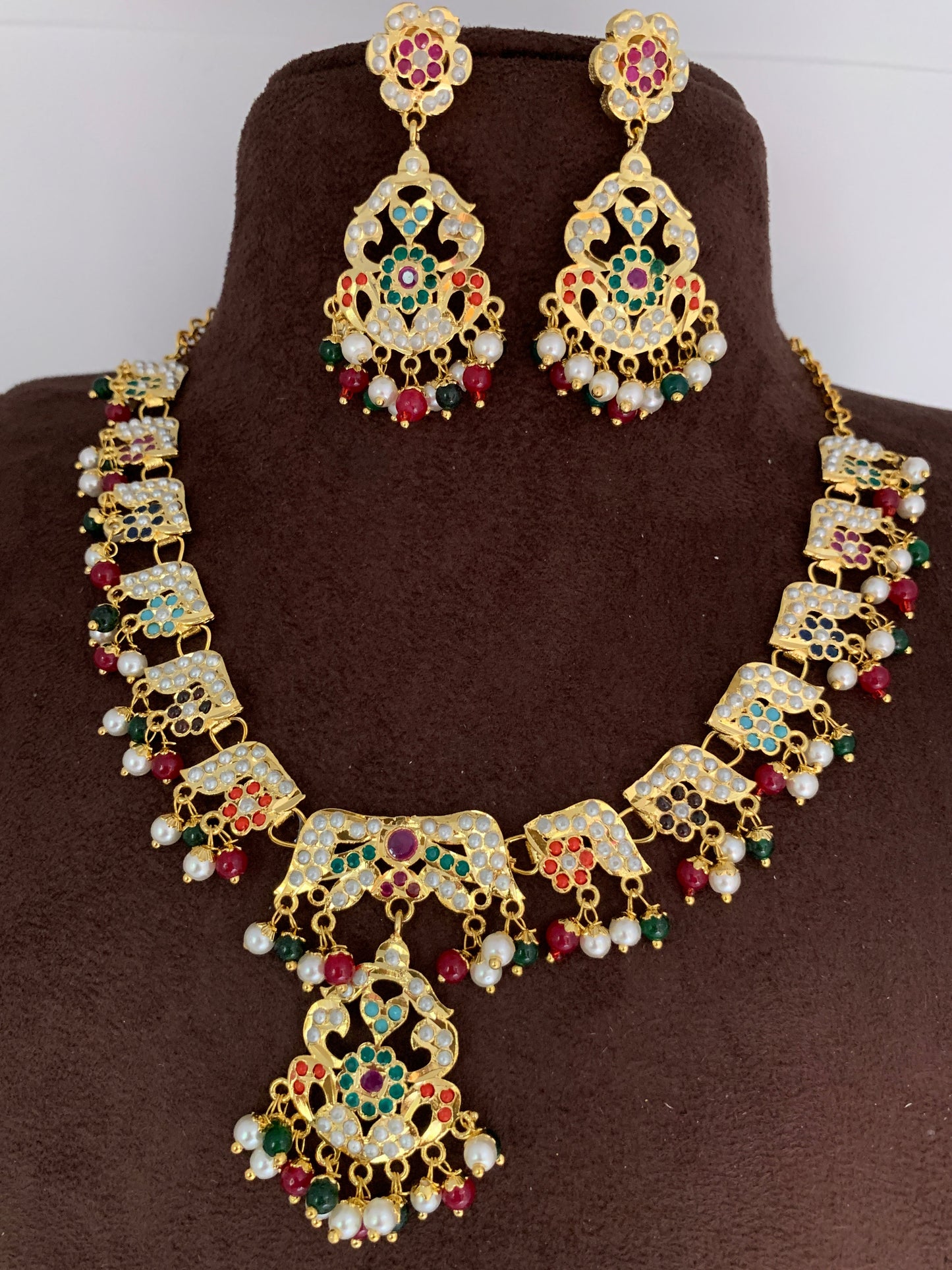 Hyderabadi Jadau Navratan Short Necklace