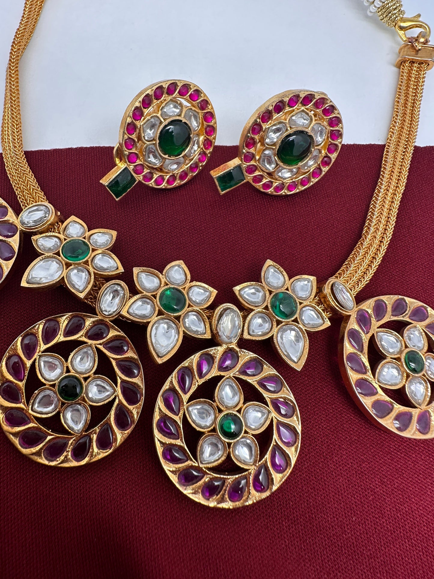 Simple Jadau Kundan Short Necklace