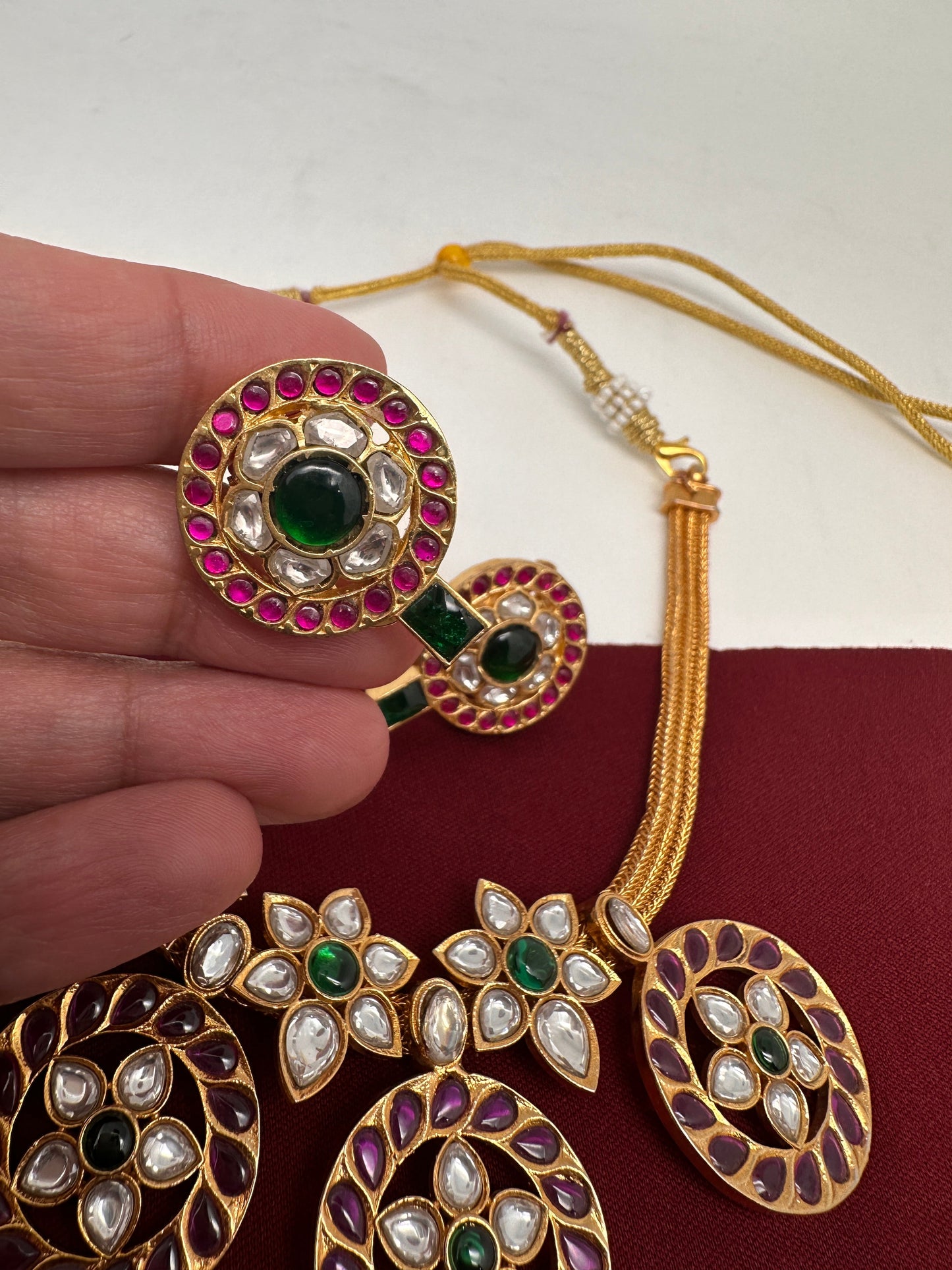 Simple Jadau Kundan Short Necklace