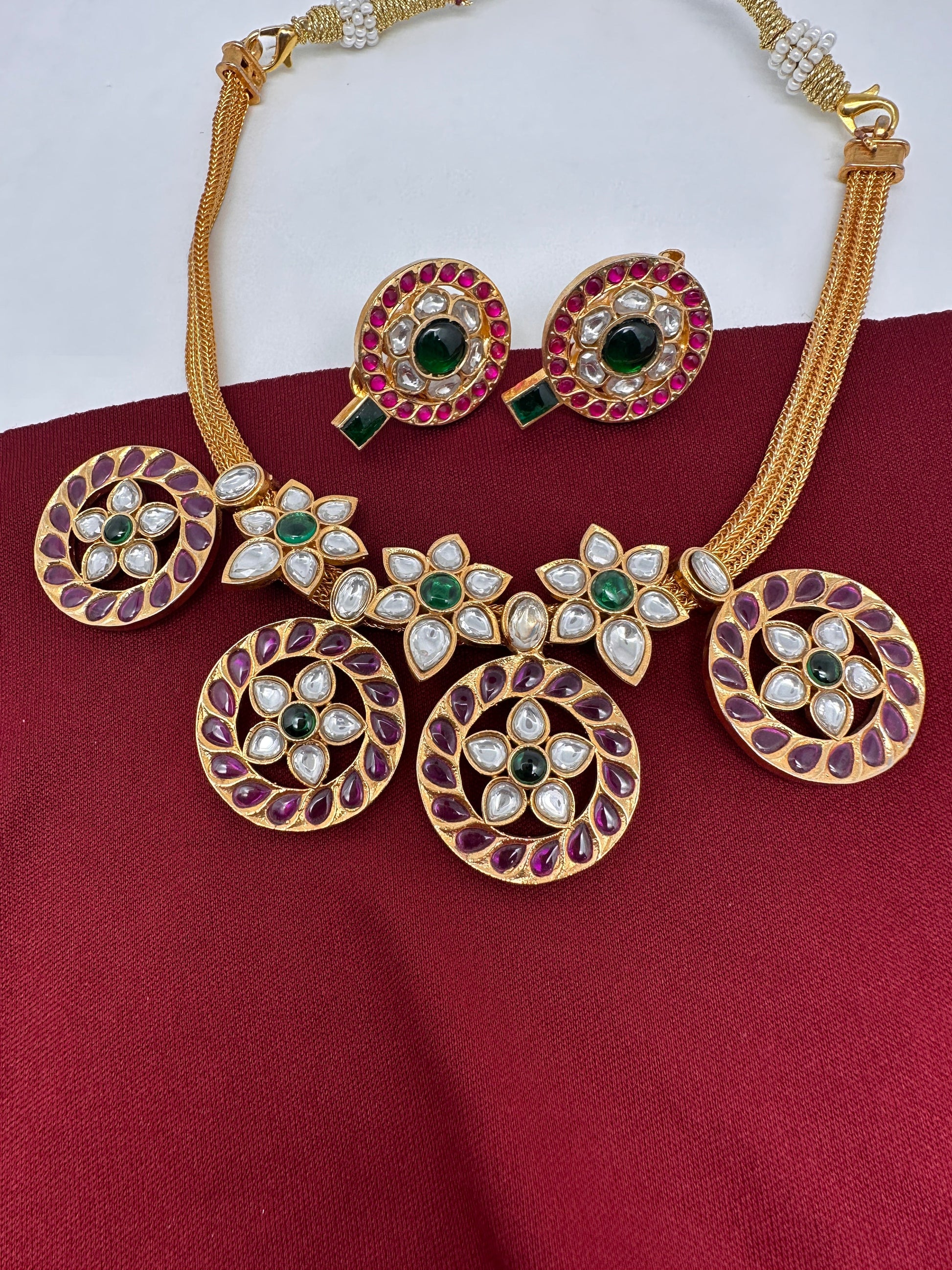 Simple Jadau Kundan Short Necklace